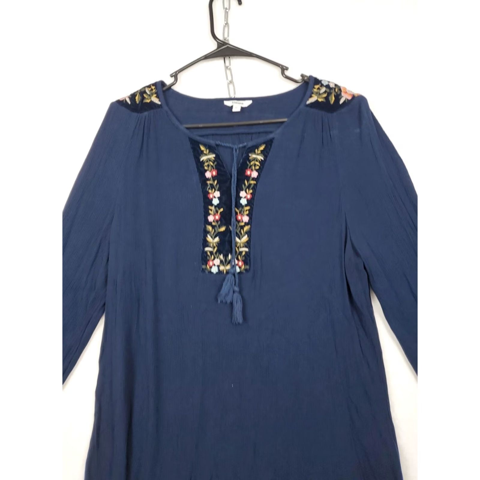 Vintage VINTAGE Sonoma Embroidered Tie Neck Peasant Blouse Floral Navy Blue Long Sleeve V-Neck L Ladies Womens Size L / US 10 / IT 46 - 2 Thumbnail