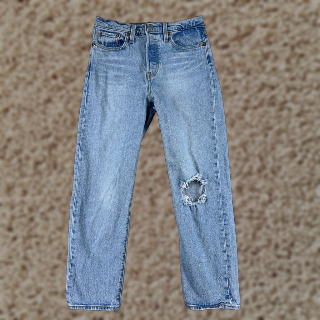 Levi's VINTAGE Levis Premium Jeans Women 26 Blue Denim Wedgie Fit Distressed Button Fly 5-Pocket Design Regular Inseam 24 in Mid Rise Size 26" / US 2 / IT 38 - 1 Thumbnail