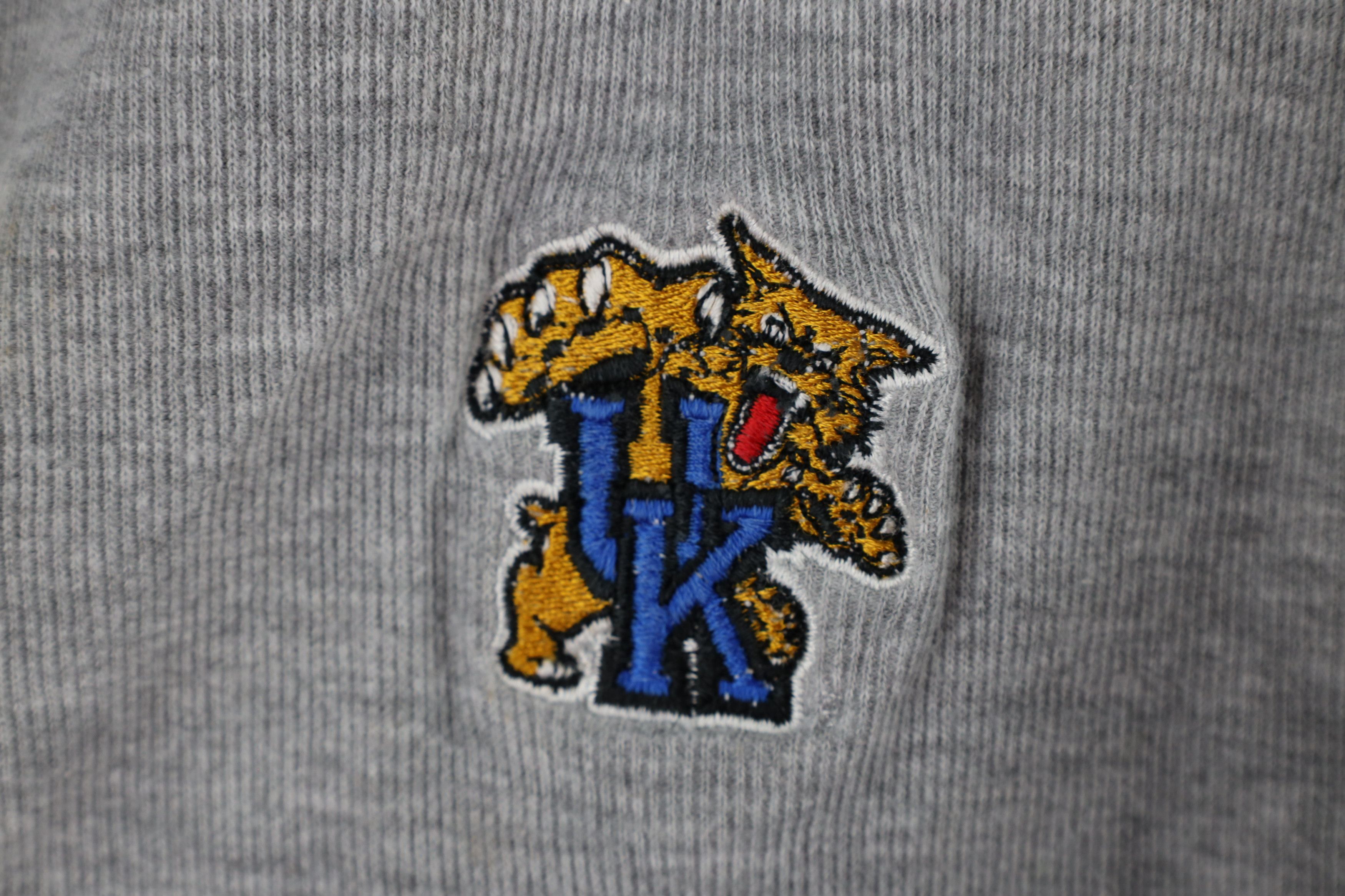 Vintage Vintage 90s University of Kentucky V-Neck T-Shirt Gray Size US L / EU 52-54 / 3 - 4 Thumbnail