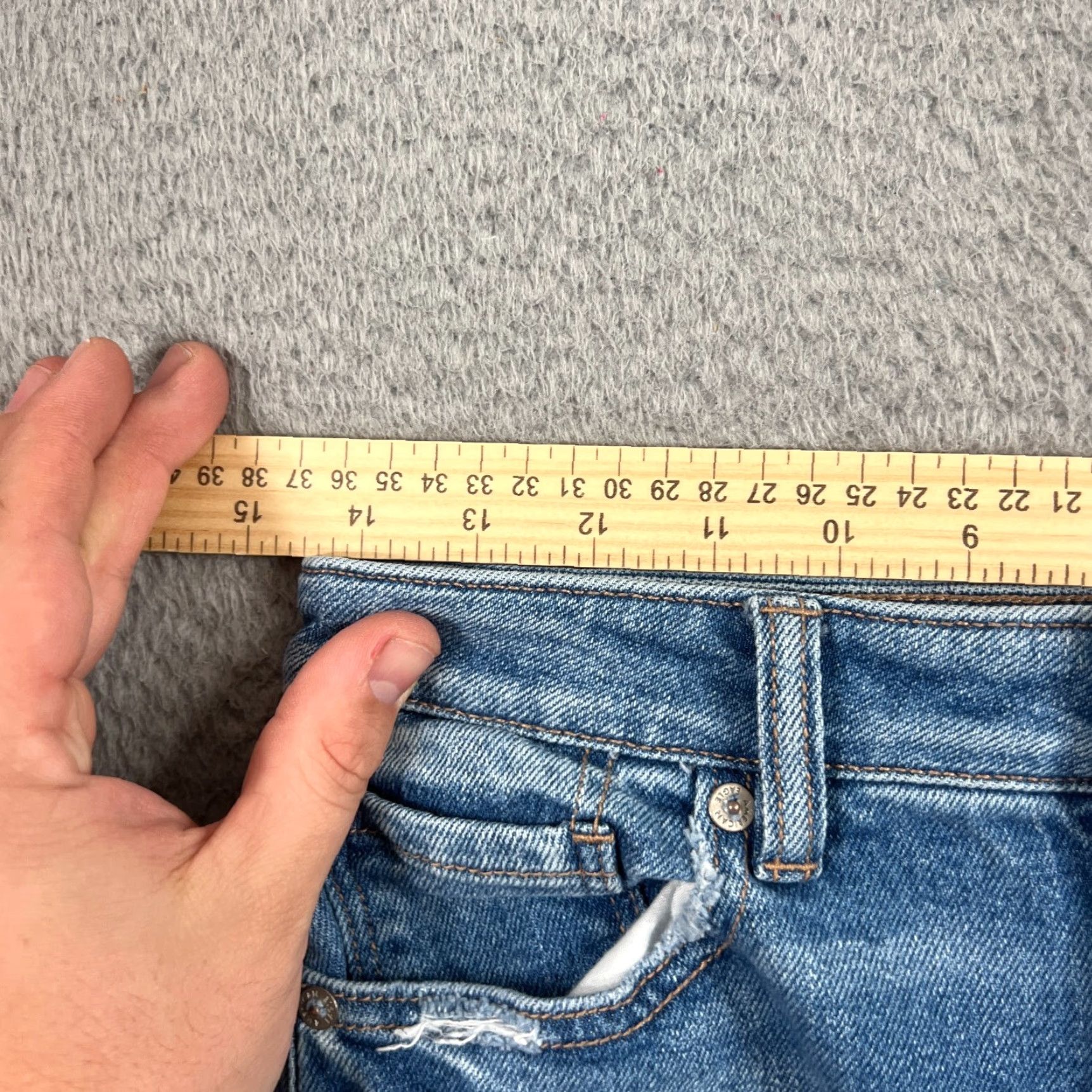 American Eagle Outfitters American Eagle Outfitters Mom Jeans Womens Size 4 Reg Blue Distressed Denim Size 27" / US 4 / IT 40 - 4 Thumbnail