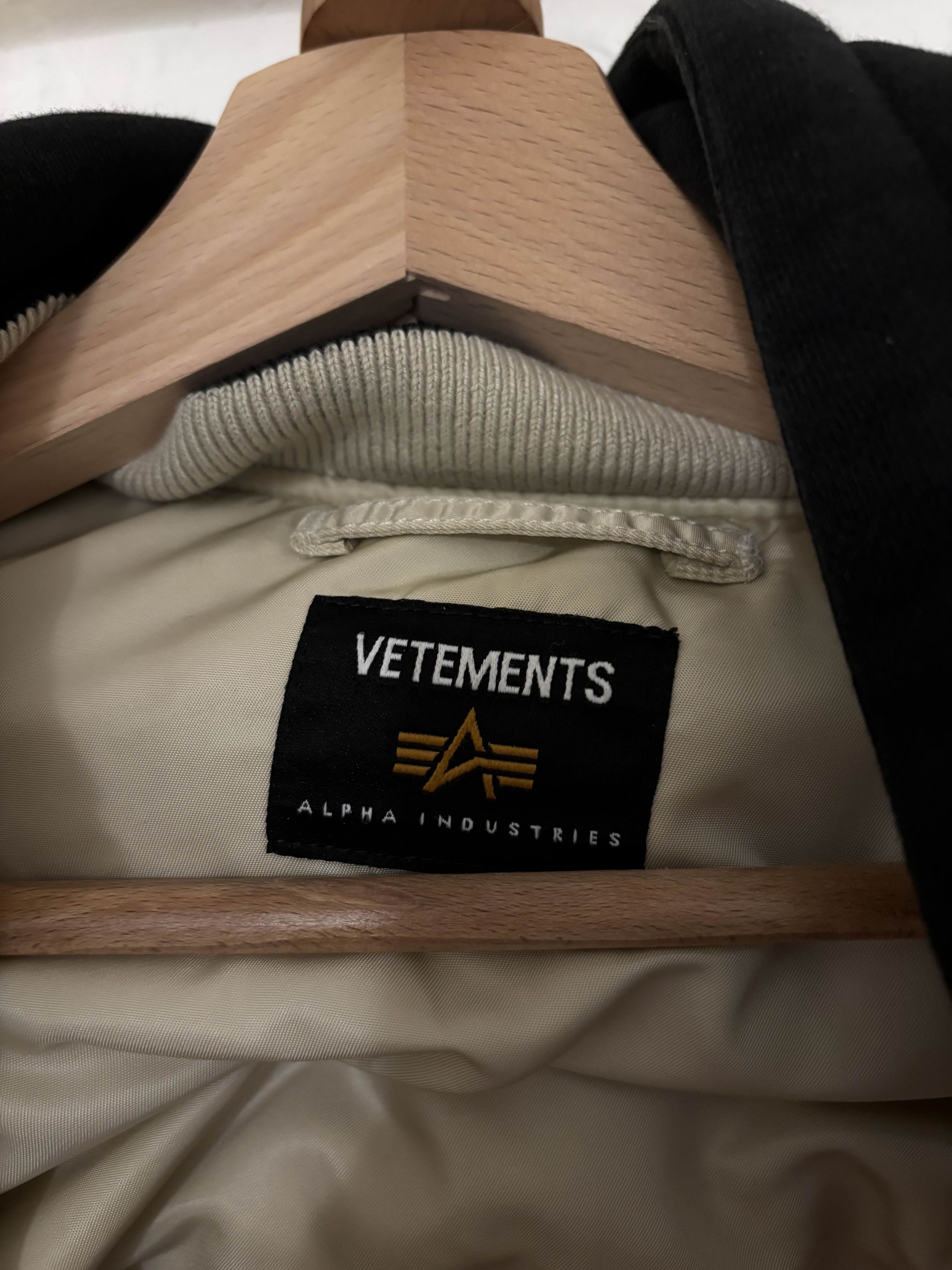 Vetements VETEMENTS BLACK HOODED EMOJI BOMBER JACKET ALPHA INDUSTRIES Size US M / EU 48-50 / 2 - 3 Thumbnail