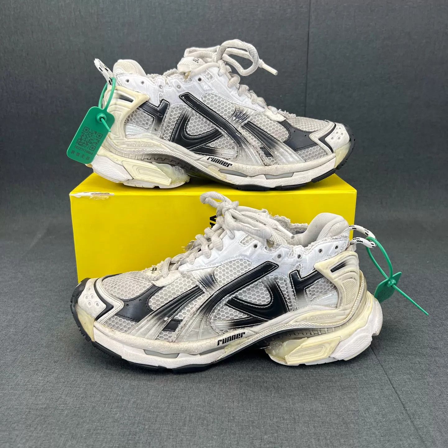 Balenciaga Balenciaga Runner Black/White 42 Size US 9 / EU 42 - 2 Thumbnail