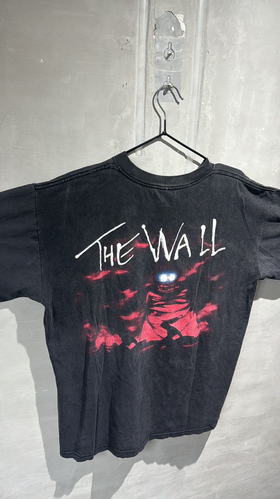 Band Tees × Pink Floyd × Vintage Vintage 90s Pink Floyd The Wall Tshirt Size US L / EU 52-54 / 3 - 11 Thumbnail