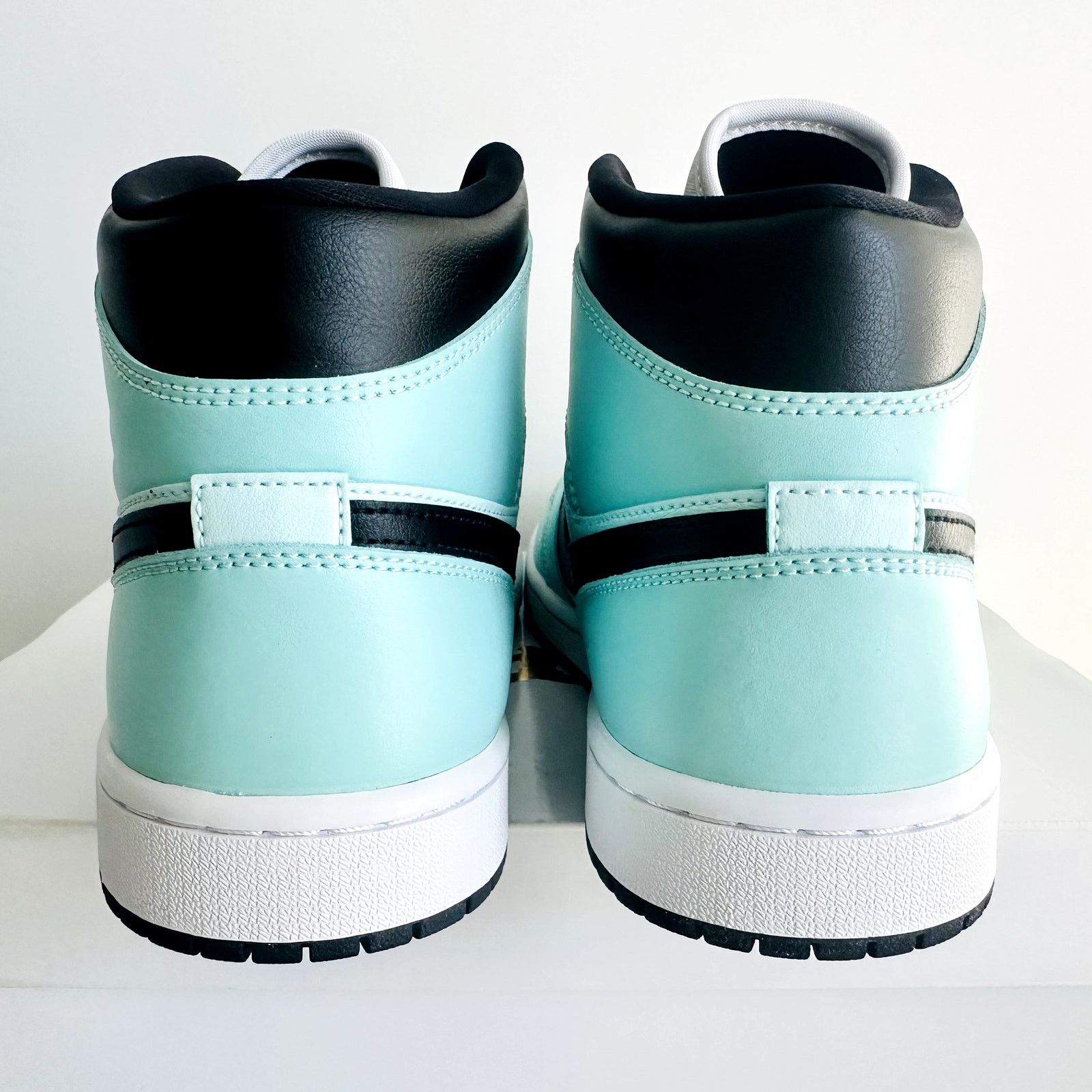 Nike Nike Womens Air Jordan 1 Mid Light Dew/Teal Mint/Noir 12 NEW Size US 12 / IT 42 - 8 Thumbnail
