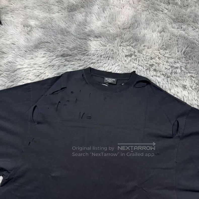 Balenciaga Balenciaga Double hook distressed short-sleeve Size US M / EU 48-50 / 2 - 3 Thumbnail