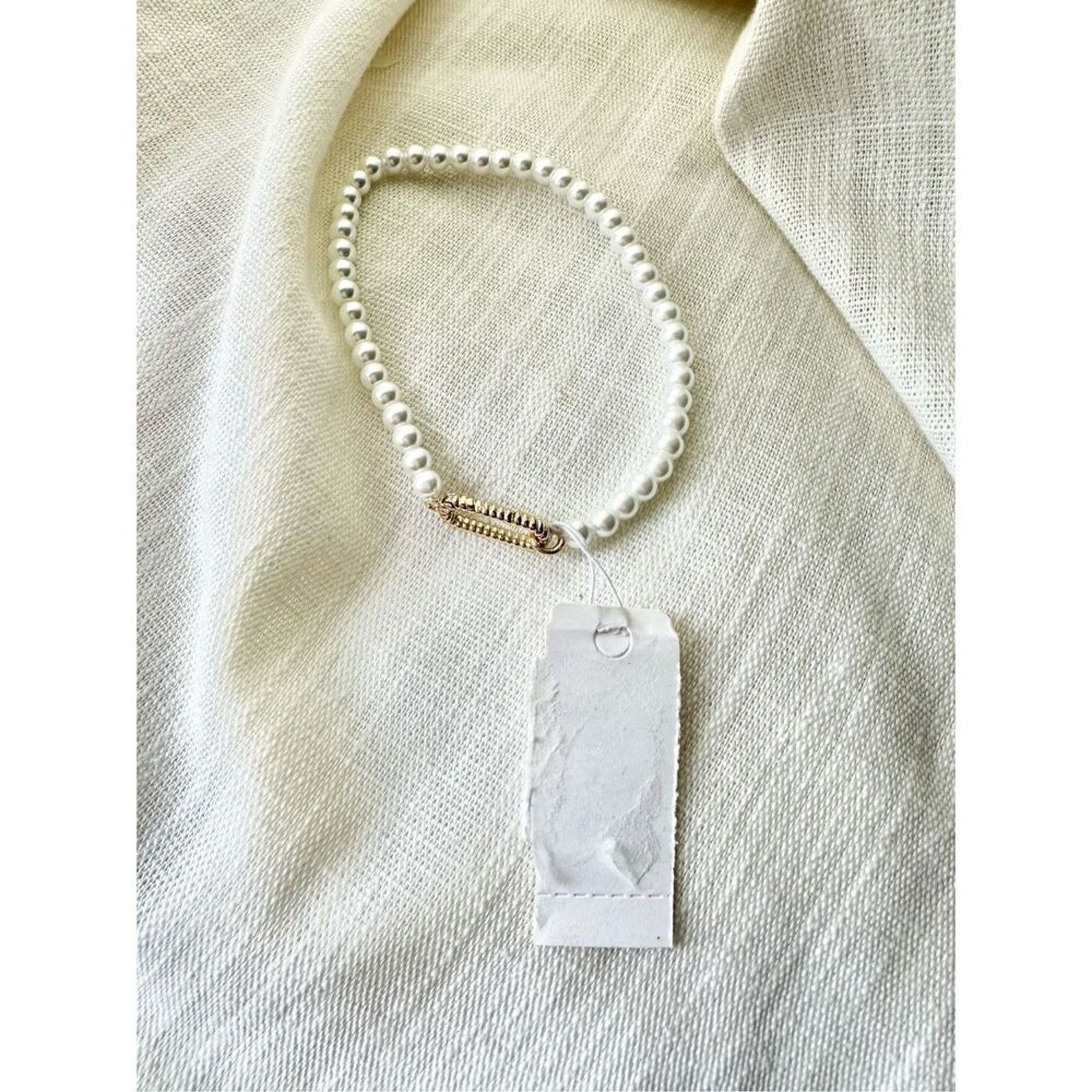 Nordstrom Nordstrom Faux Pearl Bracelet with Gold Latch Size ONE SIZE - 2 Thumbnail