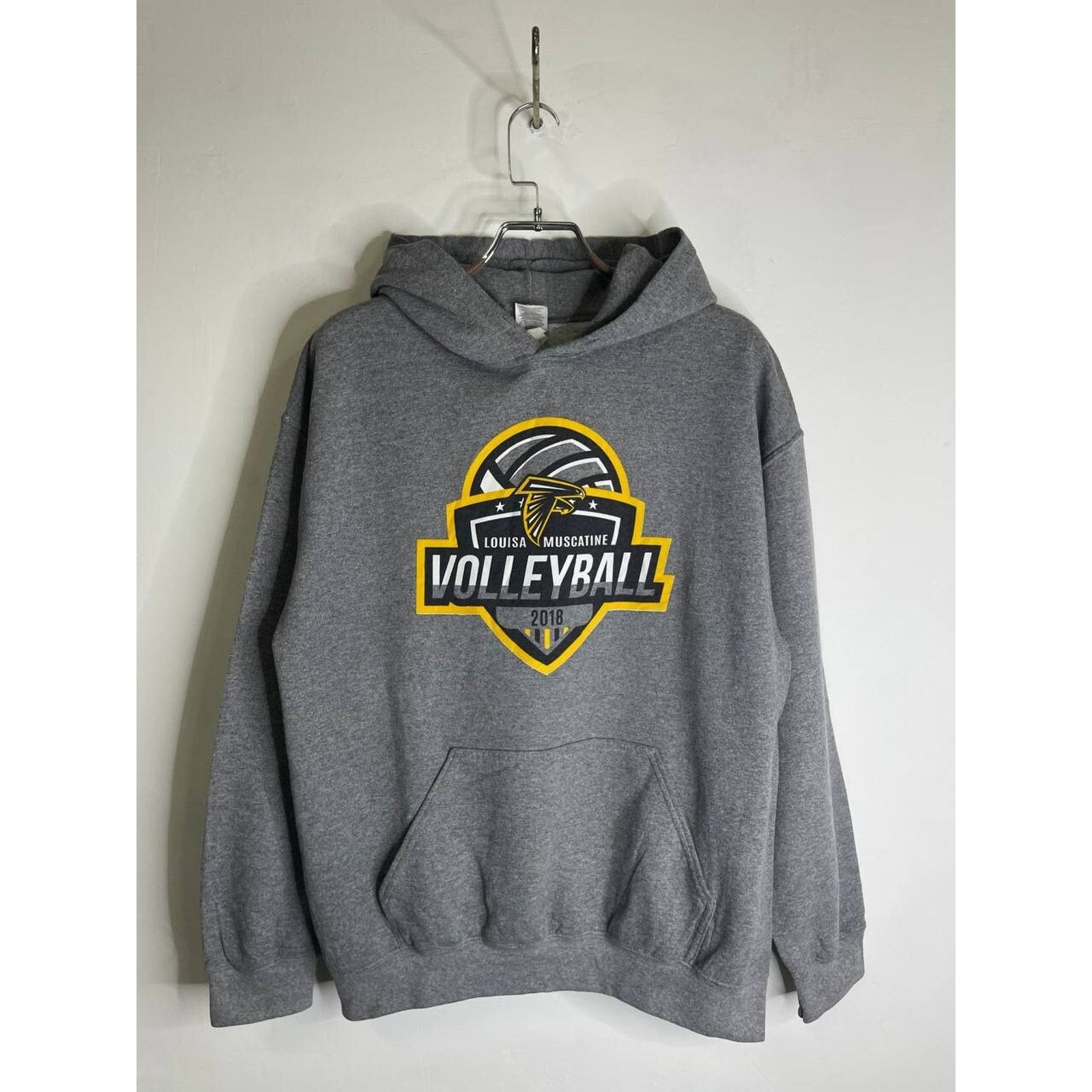 Vintage Vintage Gildan Louisa Muscatine Volleyball Hoodie Size L Size US L / EU 52-54 / 3 - 1 Thumbnail
