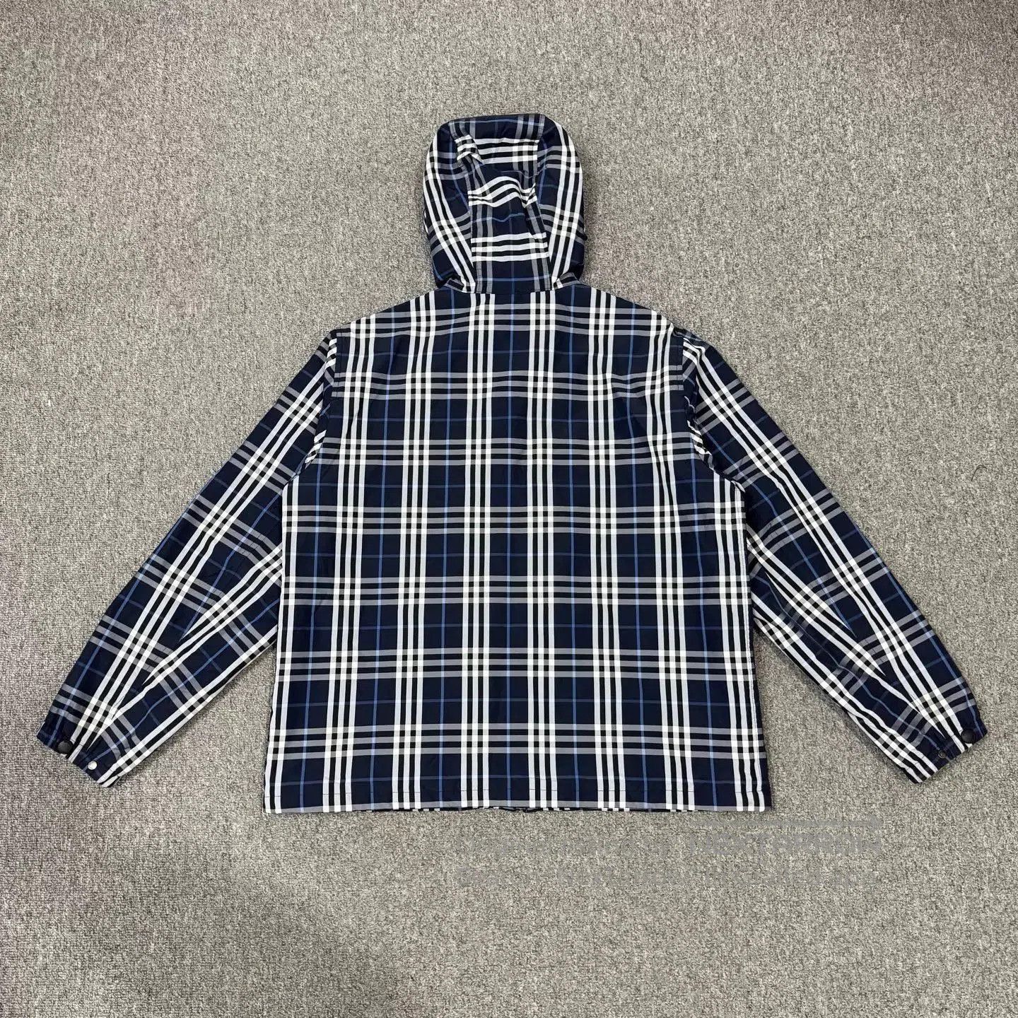 Burberry Plaid Patterned Hooded Light Jacket. Size US M / EU 48-50 / 2 - 2 Thumbnail