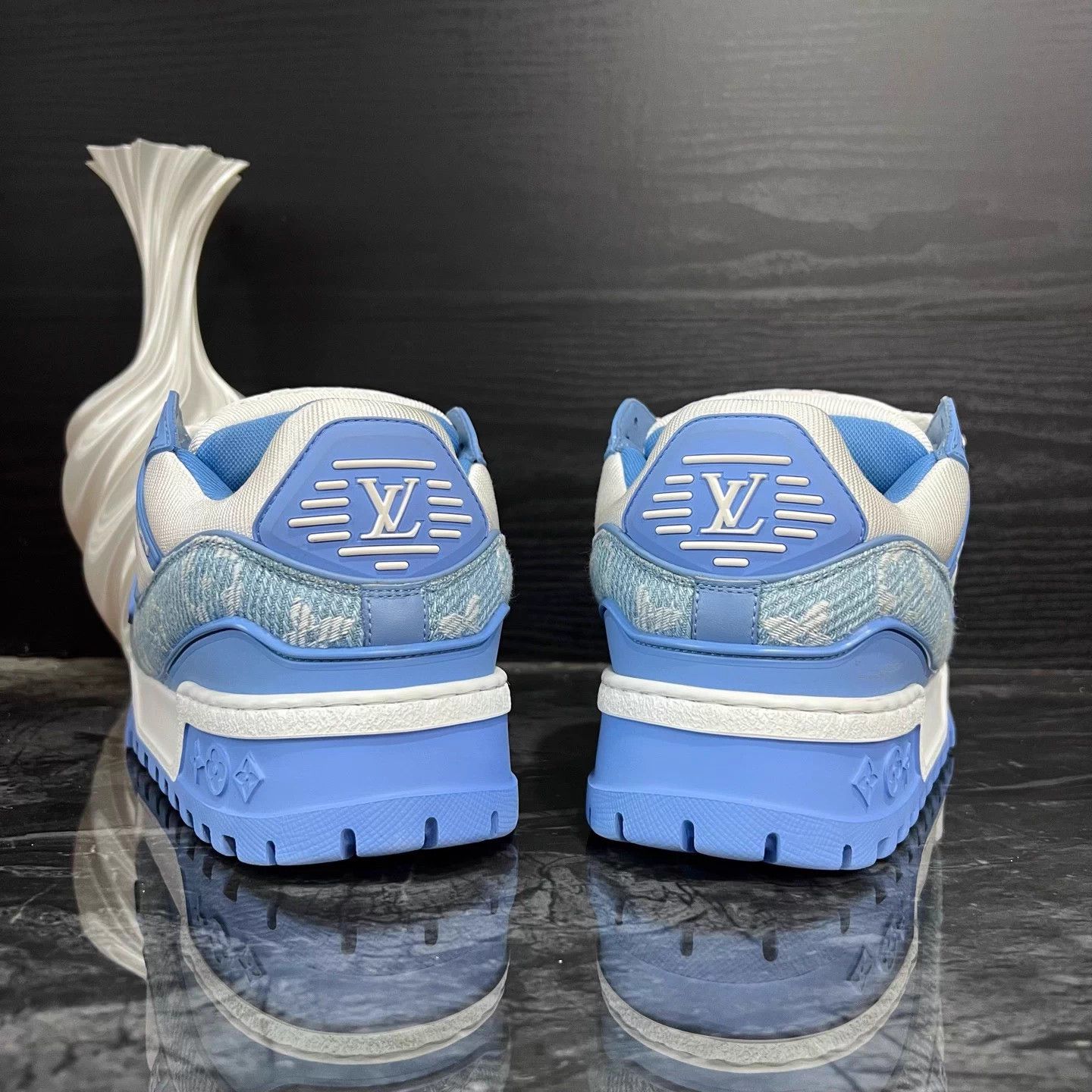 Louis Vuitton TrainerMax white and blue denim trainers size 36 Size US 5 / IT 35 - 4 Thumbnail