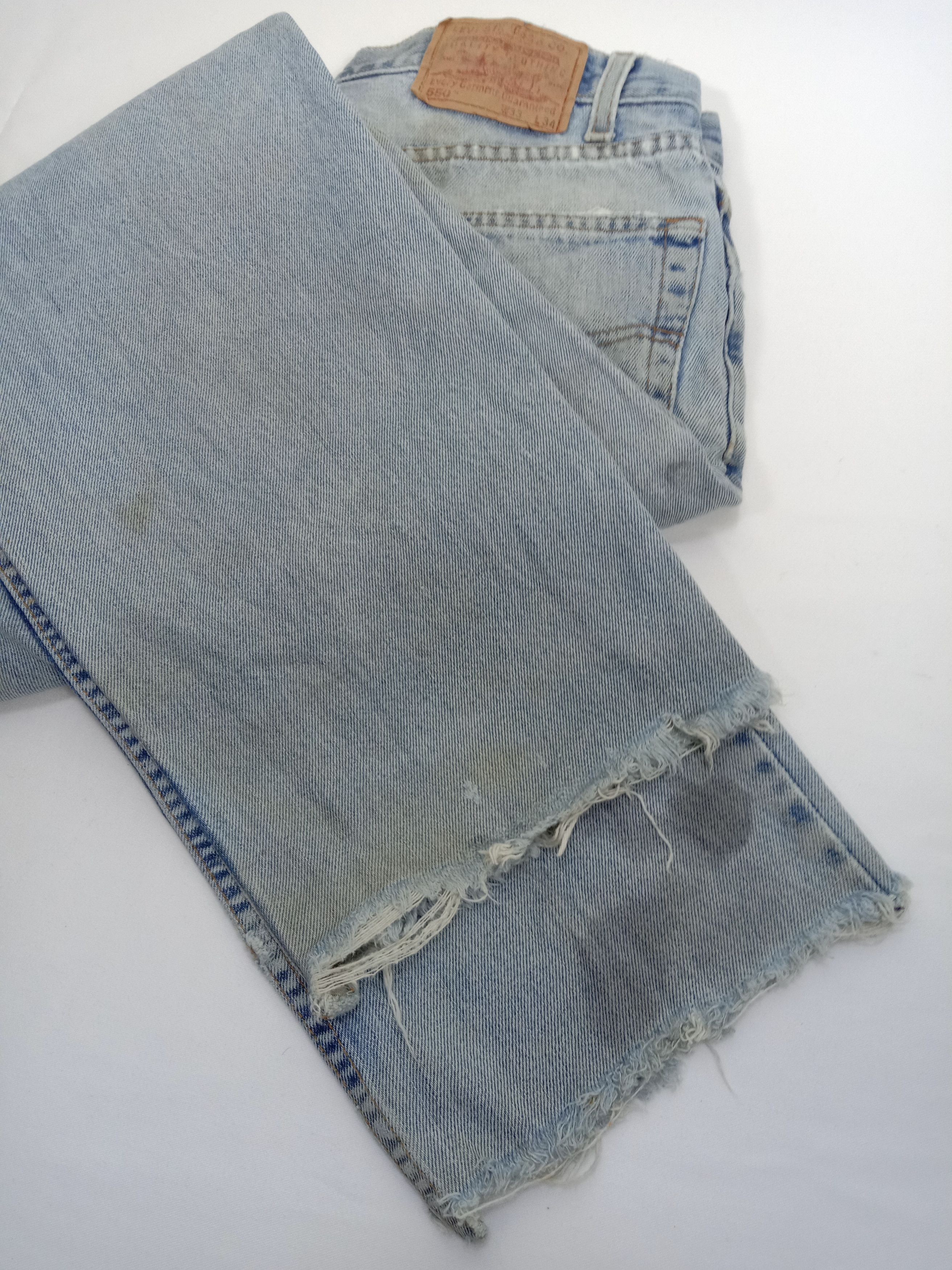 Levi's Vintage Levi's 550 Jeans Light Wash Distressed Denim Size US 32 / EU 48 - 15 Thumbnail