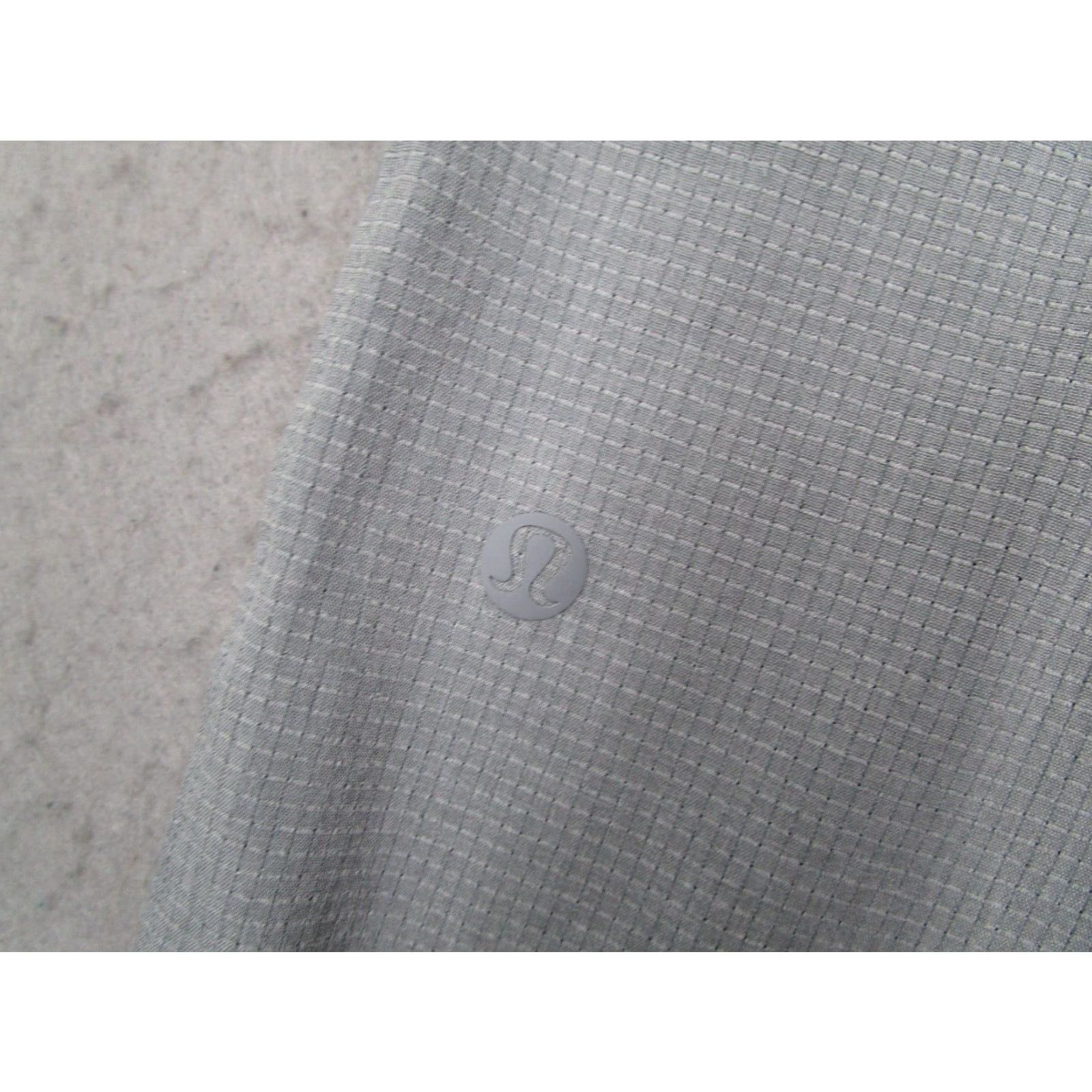 Lululemon Lululemon Shirt Mens Extra Large Gray Commission Snap Front Short Sleeve Active Size US XL / EU 56 / 4 - 3 Thumbnail