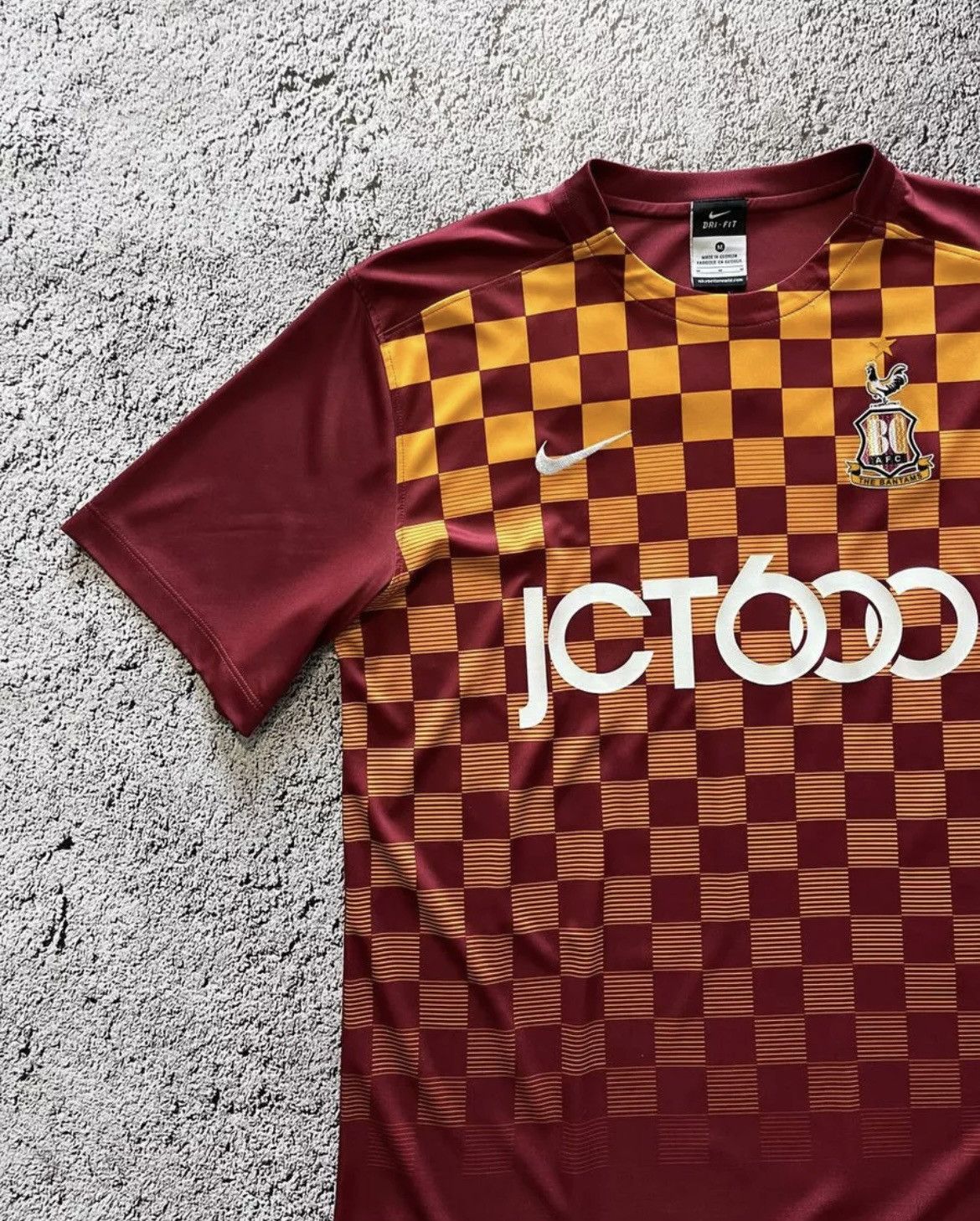 Nike Bradford City AFC Home Football Shirt Nike 2015-2016 Medium Size US M / EU 48-50 / 2 - 3 Thumbnail