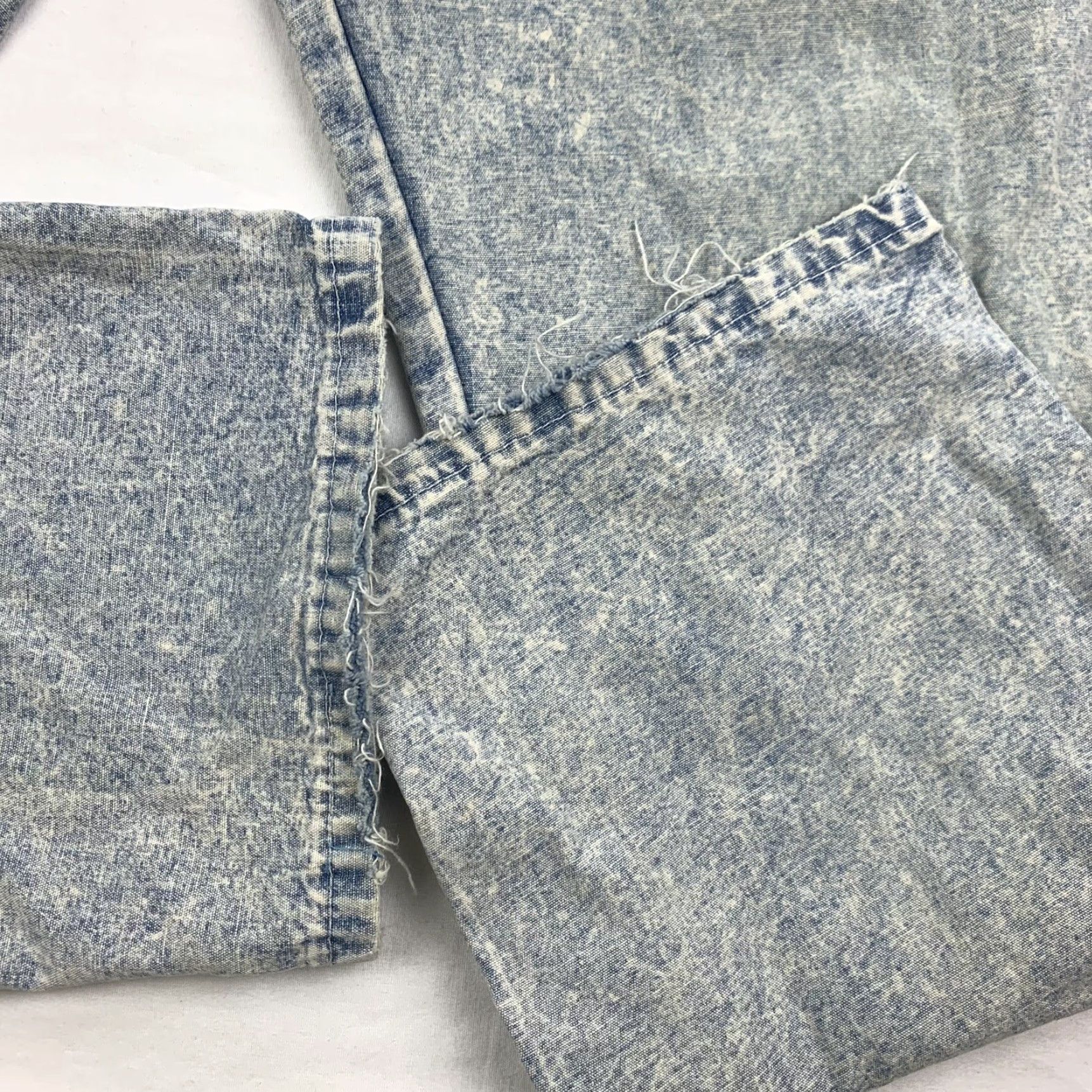 Wrangler VINTAGE Wrangler Jeans Adult 36 Blue Faded Worn Thrashed Made in USA 80s 90s Size US 36 / EU 52 - 5 Thumbnail