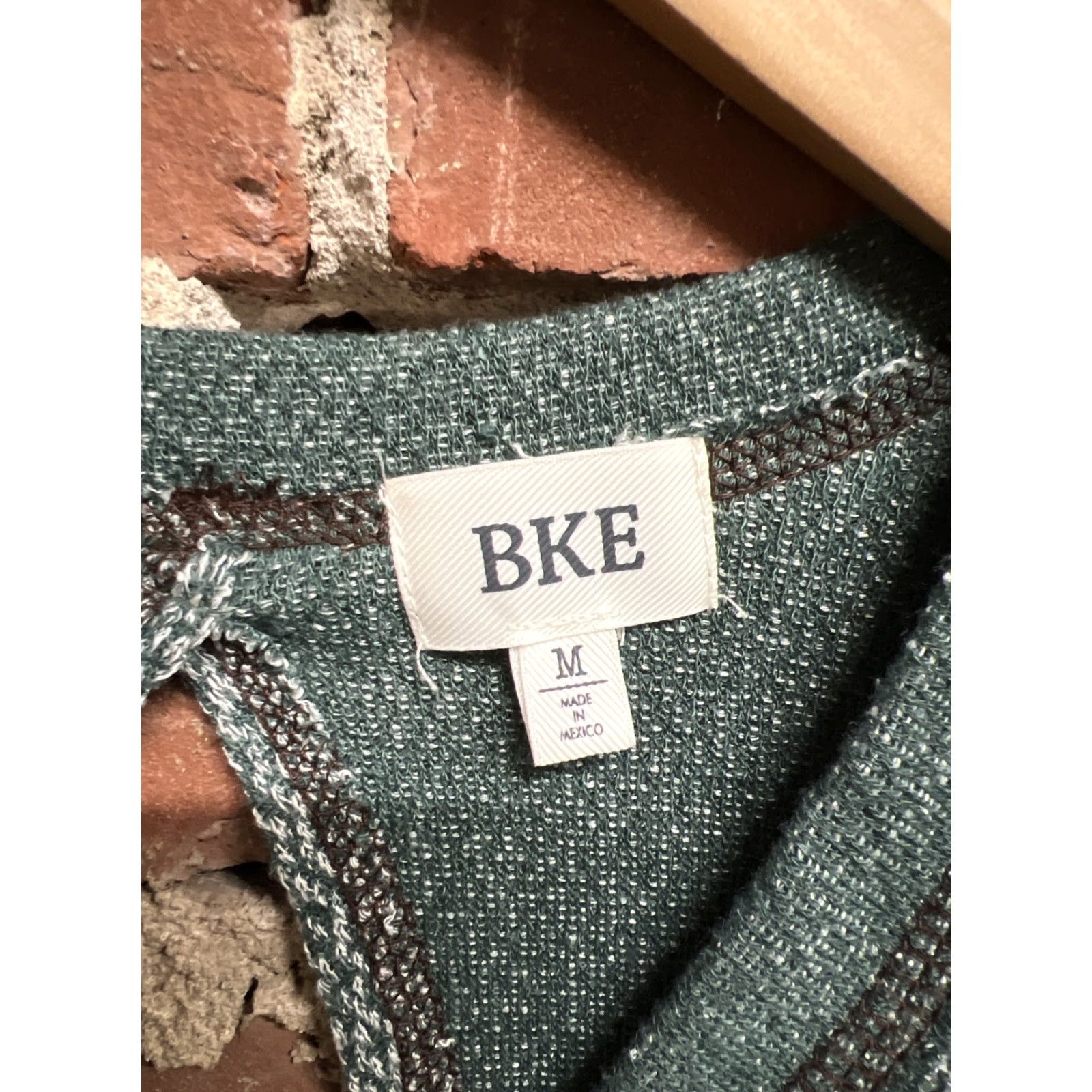 Vintage BKE Sweatshirt M Inside-out Fleece Green V-Neck Open-Back Pullover Women's Shirt Adult M Green V-Neck Pullover Open-Back Sweatshirt BKE Women Size M / US 6-8 / IT 42-44 - 3 Thumbnail