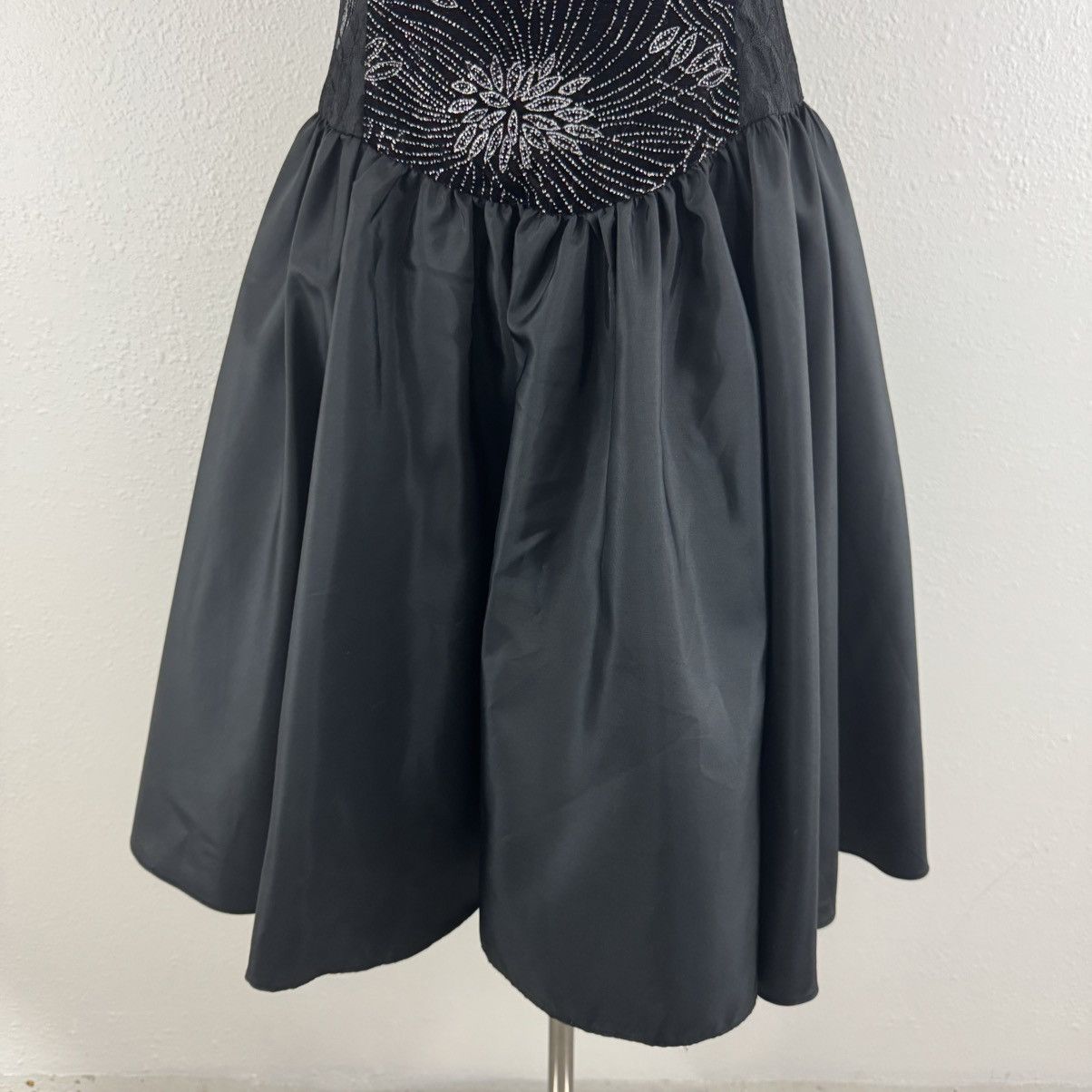Vintage Vintage 90s Black Velvet Silver Floral Glitter Mini Dress Size S / US 4 / IT 40 - 5 Thumbnail