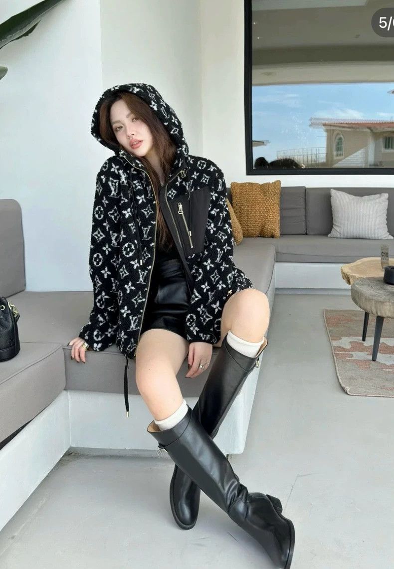 Louis Vuitton Louis Vuitton Black and white teddy plush coat with full l Size XS / US 0-2 / IT 36-38 - 9 Thumbnail