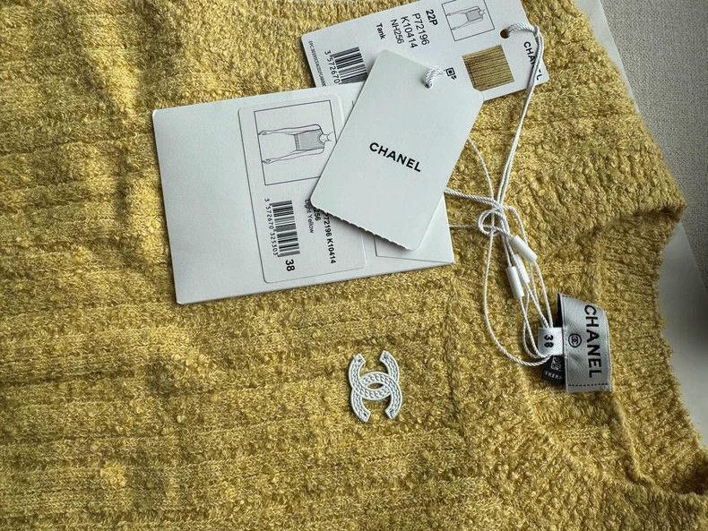 Chanel Chanel Yellow Knit Crop Top with Tags Size M / US 6-8 / IT 42-44 - 3 Thumbnail