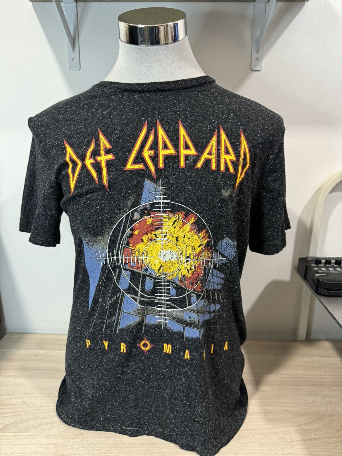 Def Leppard × Vintage Def Leppard Pyromania Size US S / EU 44-46 / 1 - 8 Thumbnail