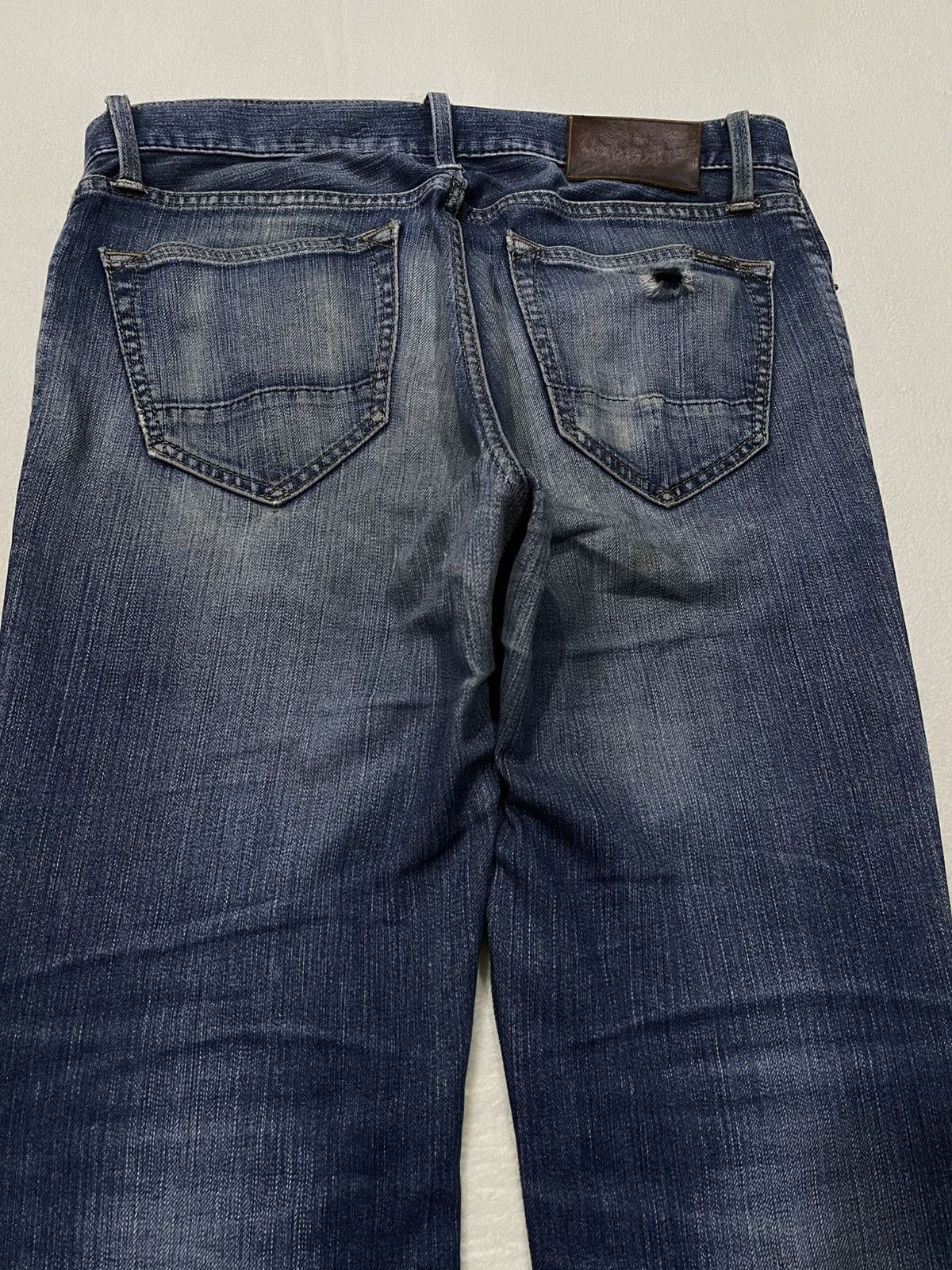 Eddie Bauer Vintage Eddie Bauer Straight Cut Distress Ripped Dark Blue Size US 33 - 14 Thumbnail