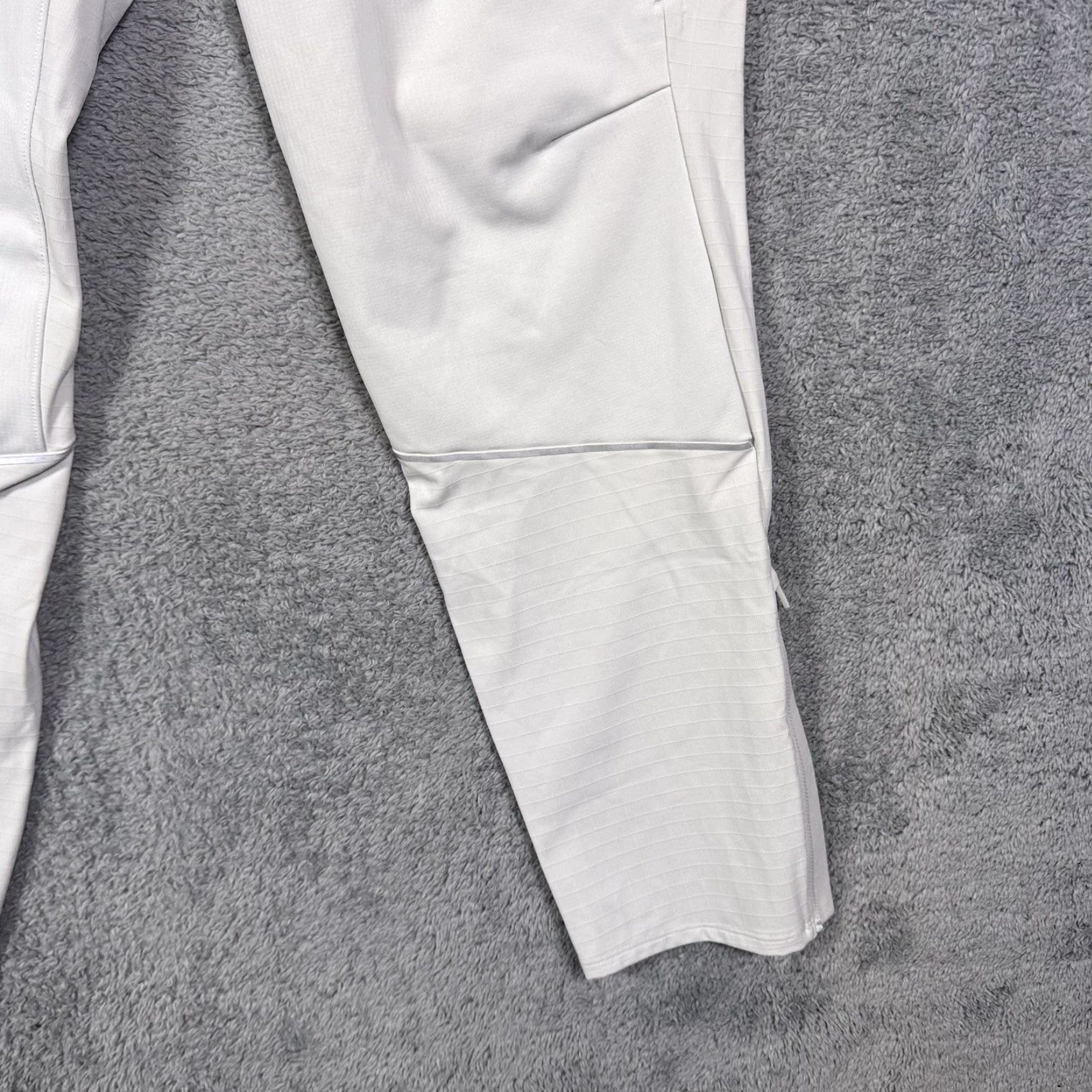 Lululemon Lululemon Pants Women’s L Outrun the Elements Running Tech Pockets Athleisure Camouflage Gray Zip Pocket Media Pocket Sweatpants Size 36" / US 14 / IT 50 - 3 Thumbnail