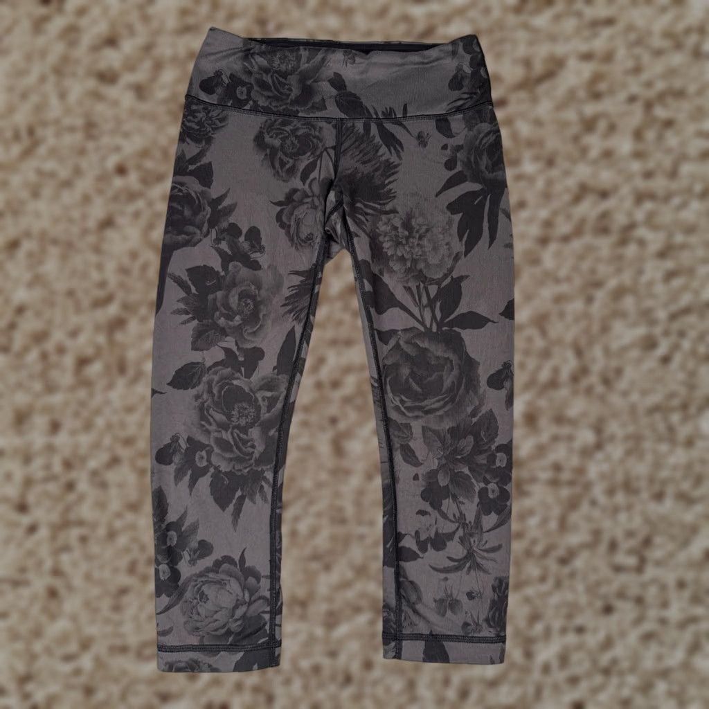 **Lululemon Women's Crop Flare Black Gray Yoga Pants** User: **Lululemon Women's Crop Flare Black Gray Yoga Pants**