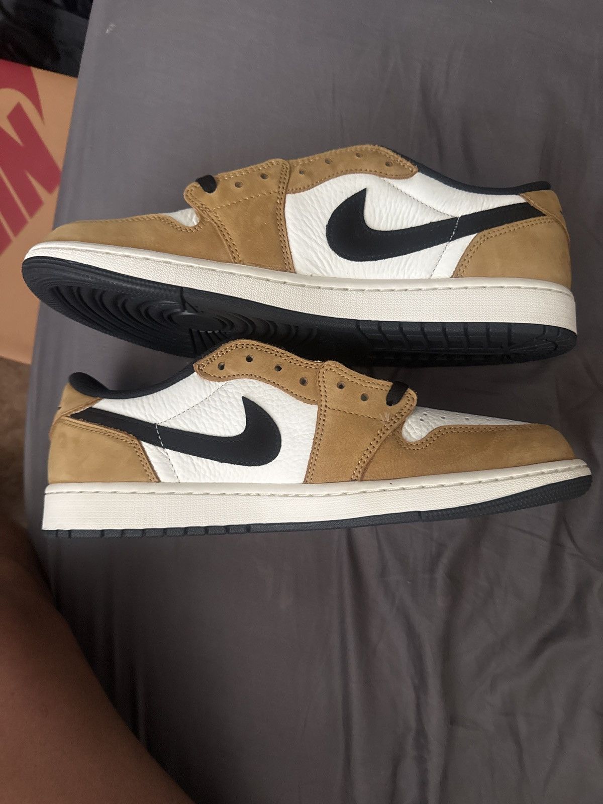 Jordan Brand Air Jordan 1 Low Rookie of the Year DS size 12 Size US 12 / EU 45 - 5 Thumbnail