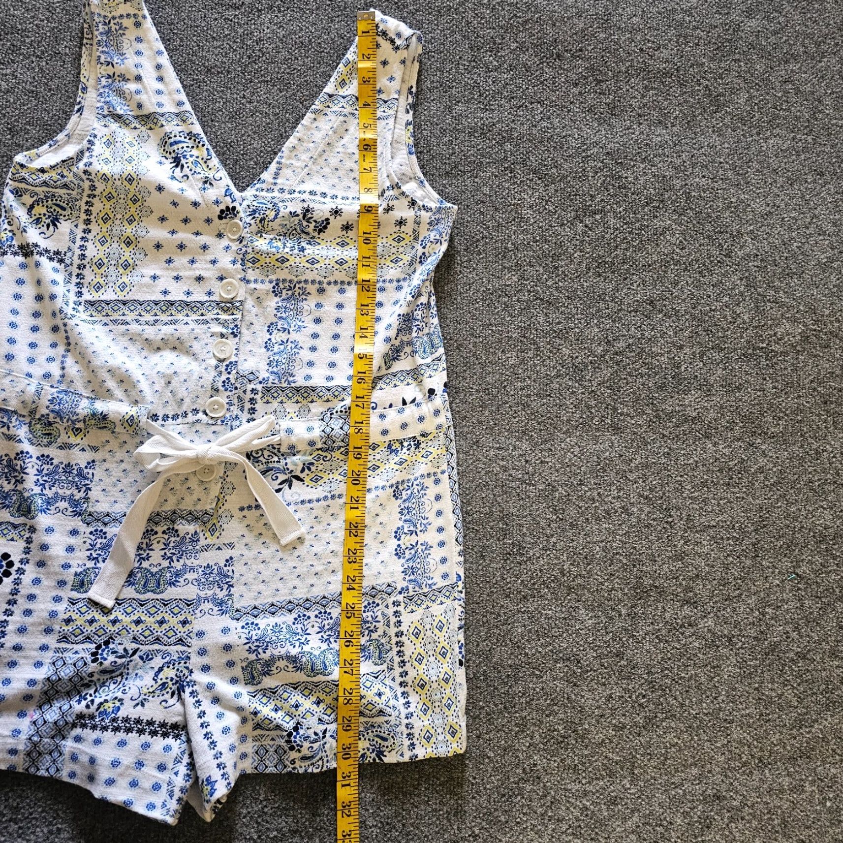 Loft VINTAGE LOFT Romper Womens XS White Blue Paisley Bandana V Neck Tank Shorts Casual Size 26" / US 2 / IT 38 - 7 Thumbnail
