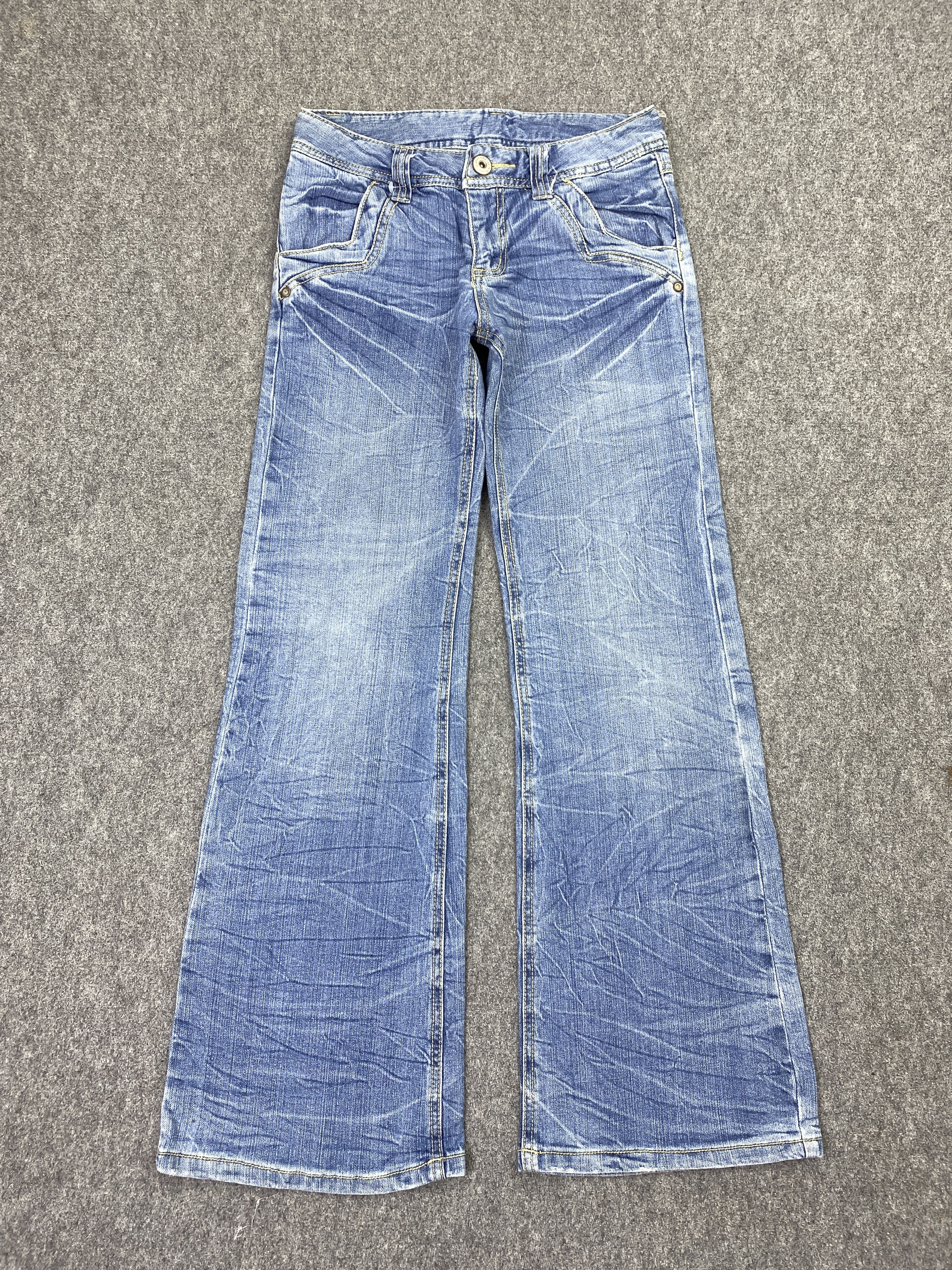 Japanese Brand Vintage Japanese Brand Bootcut Jeans DP2867 Size US 27 - 1 Thumbnail