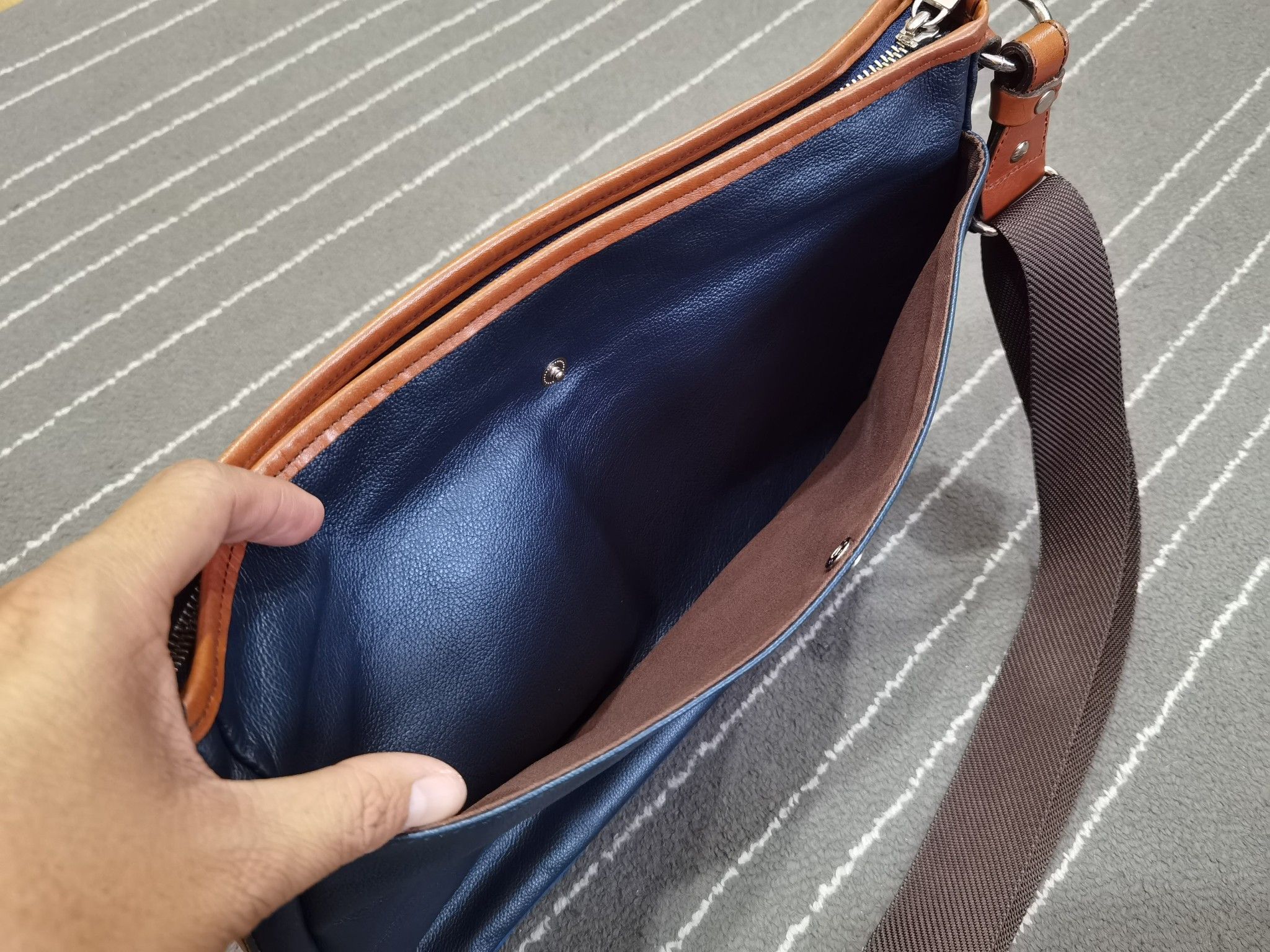 Japanese Brand ultima TOKYO by Marcello Bonvini leather sling bag Size ONE SIZE - 12 Thumbnail