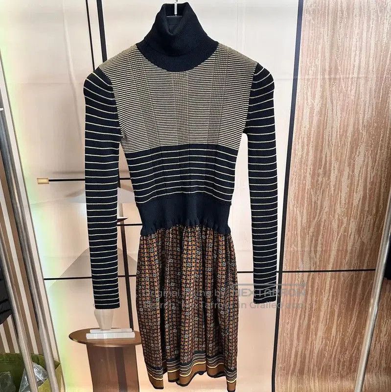 Louis Vuitton Louis Vuitton Black Wool Women's Dress Size S . Size S / US 4 / IT 40 - 1 Thumbnail