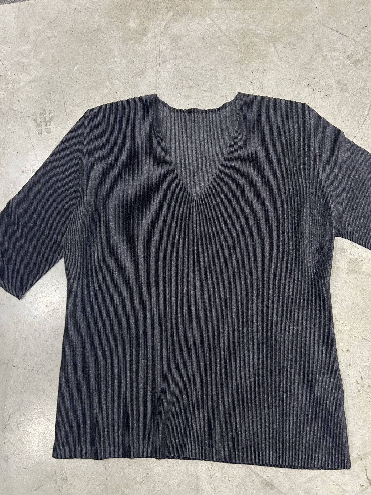 Issey Miyake × Pleats Please Issey Miyake Issey Miyake Pleats Please Tee Shirt V [Rare - Archive] Size US M / EU 48-50 / 2 - 4 Thumbnail