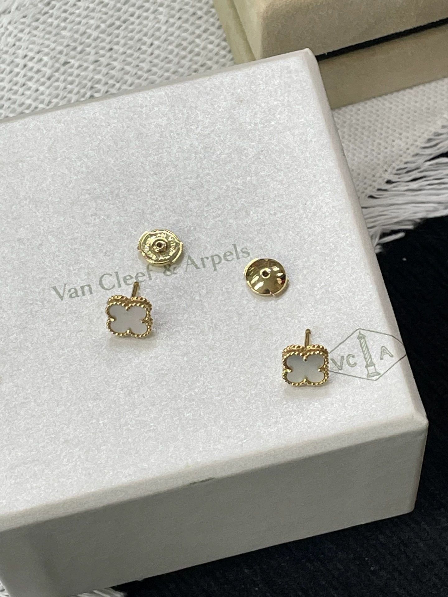 Van Cleef & Arpels VCA White Mother-of-Pearl Clover Small Earrings with Box JE Size ONE SIZE - 2 Thumbnail