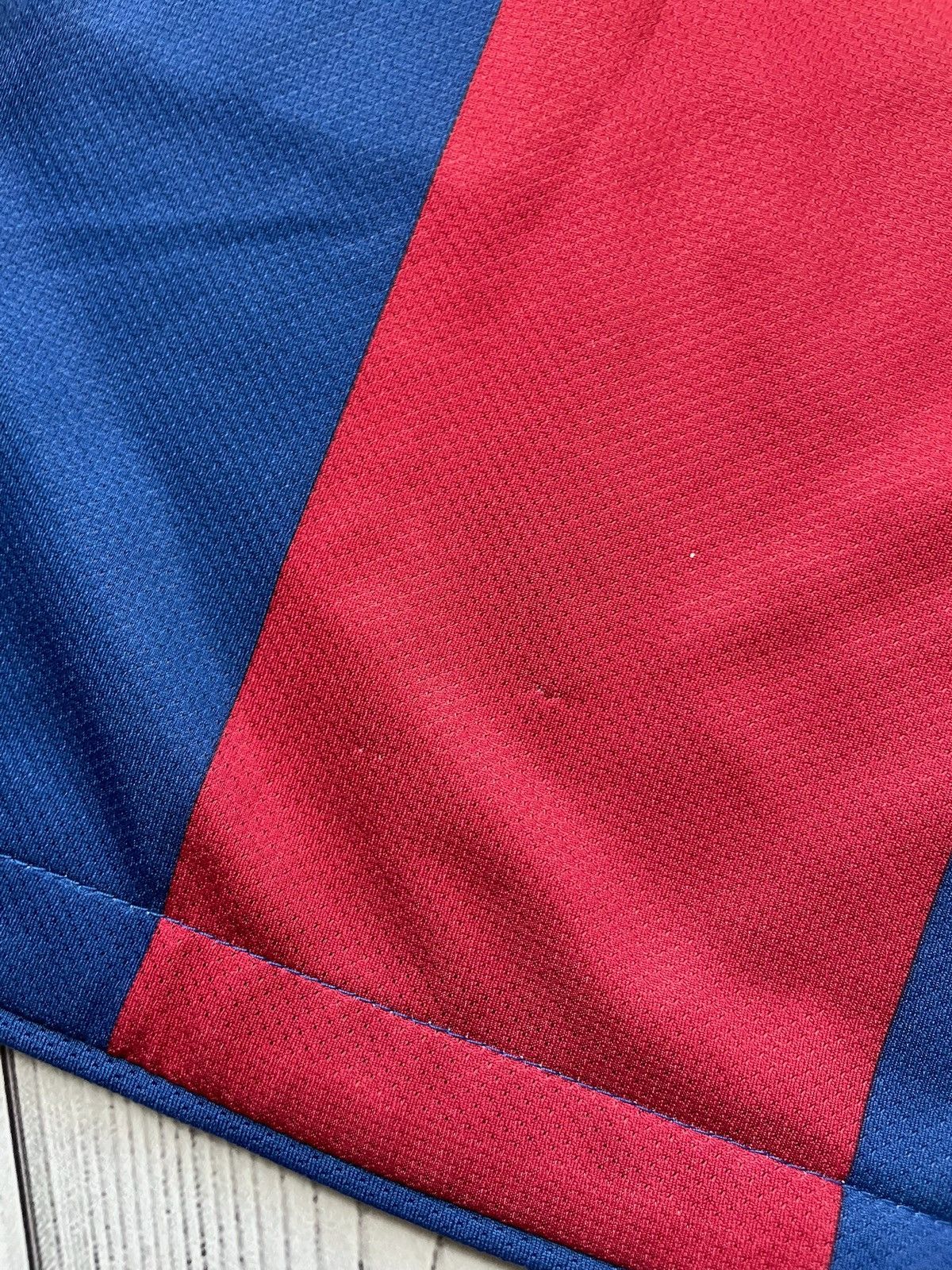 Nike × Vintage Vintage Nike Barcelona soccer jersey 10 Messi size S Size US S / EU 44-46 / 1 - 11 Thumbnail