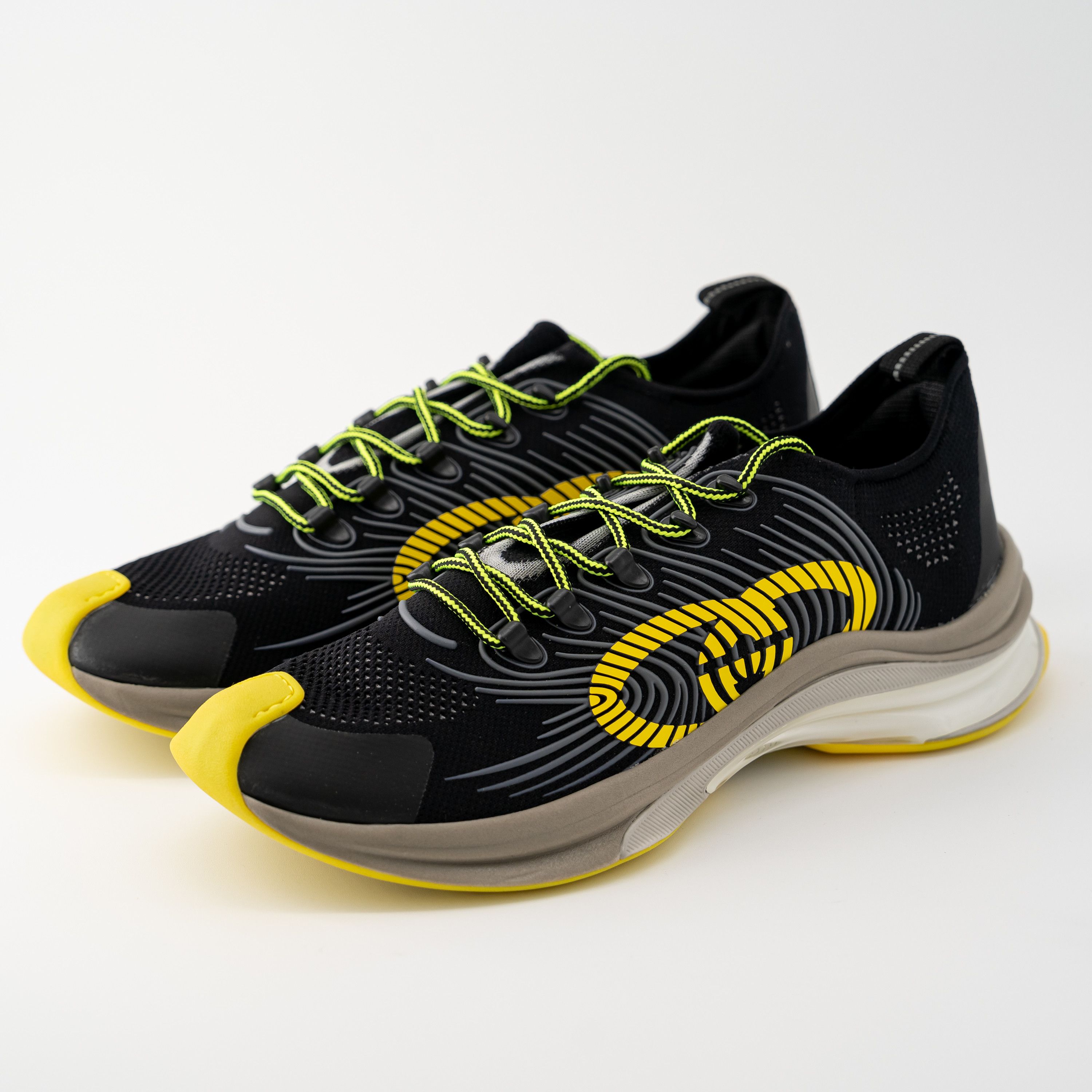 Gucci Size 12G - Gucci Run Sneaker Black Yellow Size US 12.5 / EU 45-46 - 1 Thumbnail