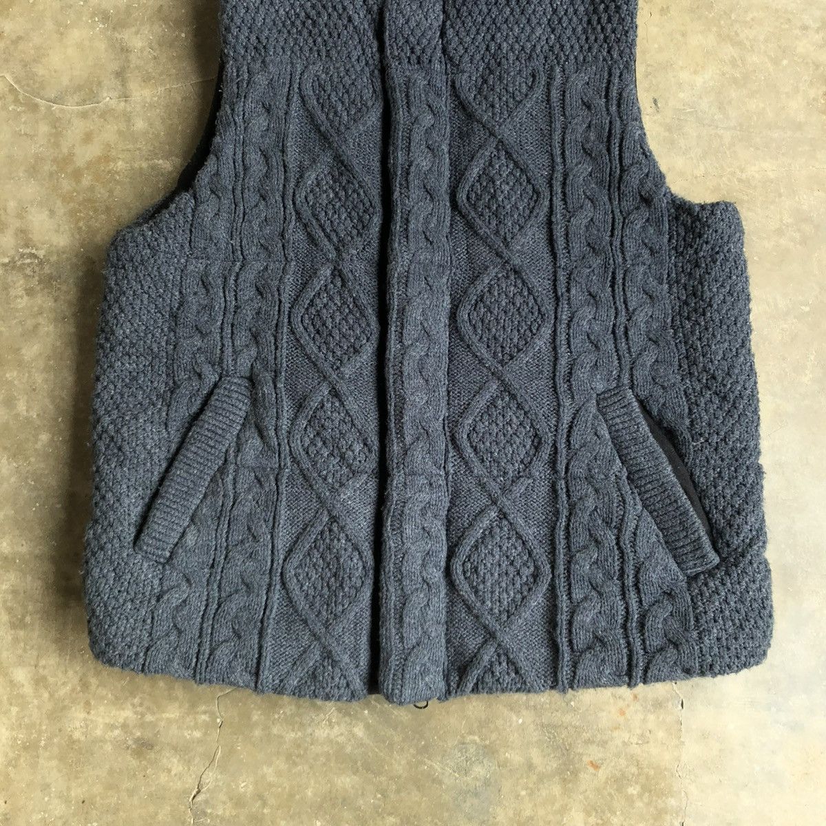 Japanese Brand 2000s Joey Factory Knitted Wool Cable Pattern Vest Luxury Size US M / EU 48-50 / 2 - 6 Thumbnail