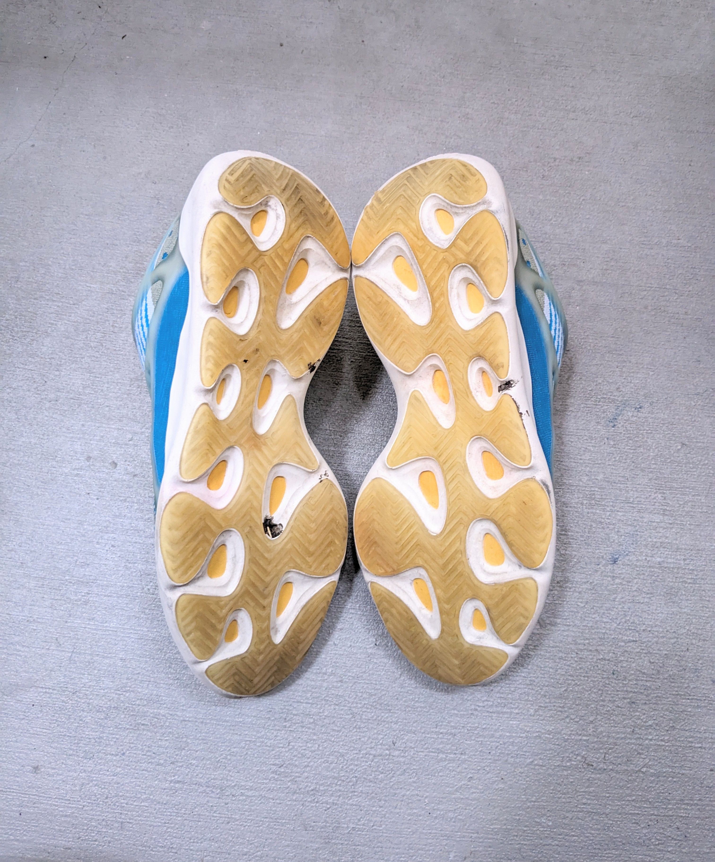 Adidas × Kanye West Adidas Yeezy 700 V3 Arzareth Blue Size 12 White G54850 Size US 12 / EU 45 - 14 Thumbnail