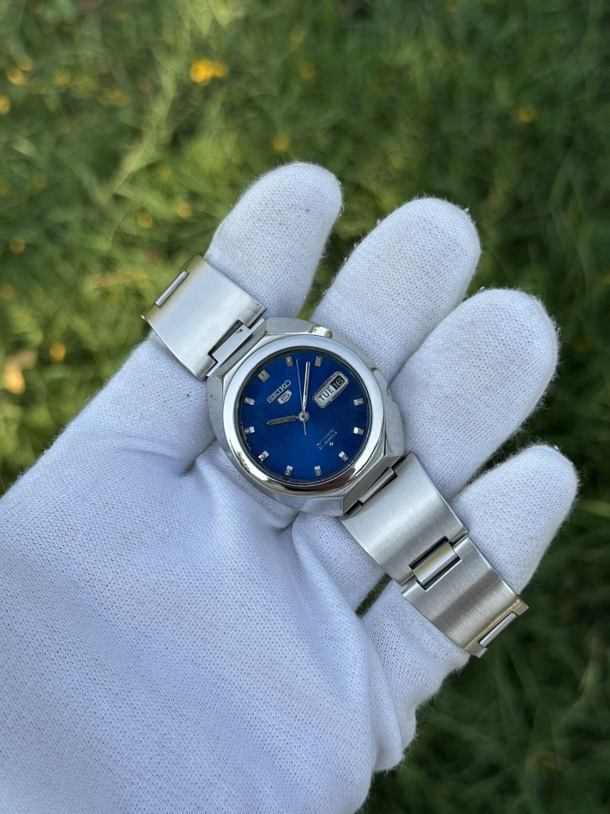 Seiko Vintage Seiko 5 Automatic Blue sunburst Dial day/date watch Size 36 - 10 Thumbnail