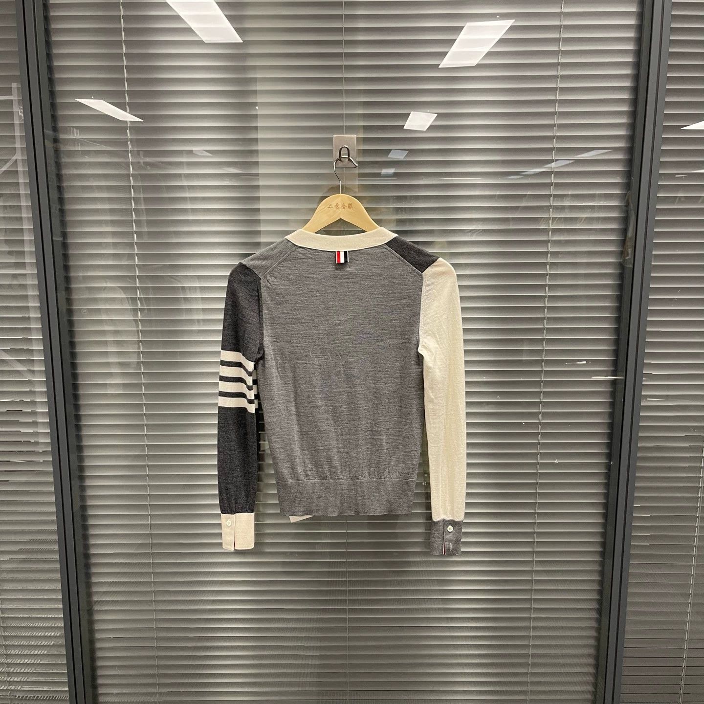 Thom Browne Thom Browne 4-bar gray panel cardigan 38 mint Size S / US 4 / IT 40 - 2 Thumbnail