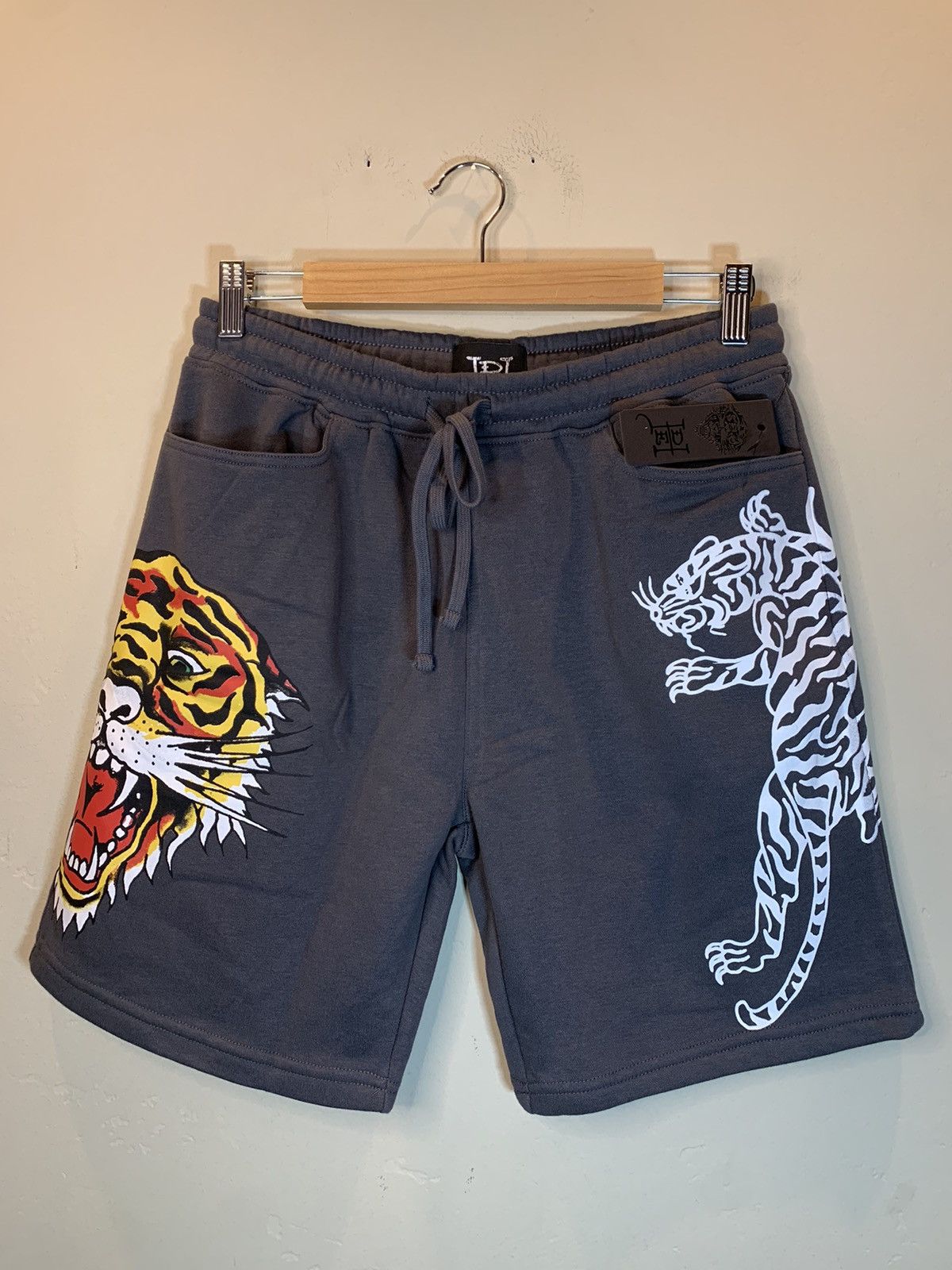 Ed Hardy *RARE* Ed Hardy Tiger Script Tattoo Print AOP Sweat Shorts Size US 30 / EU 46 - 1 Thumbnail