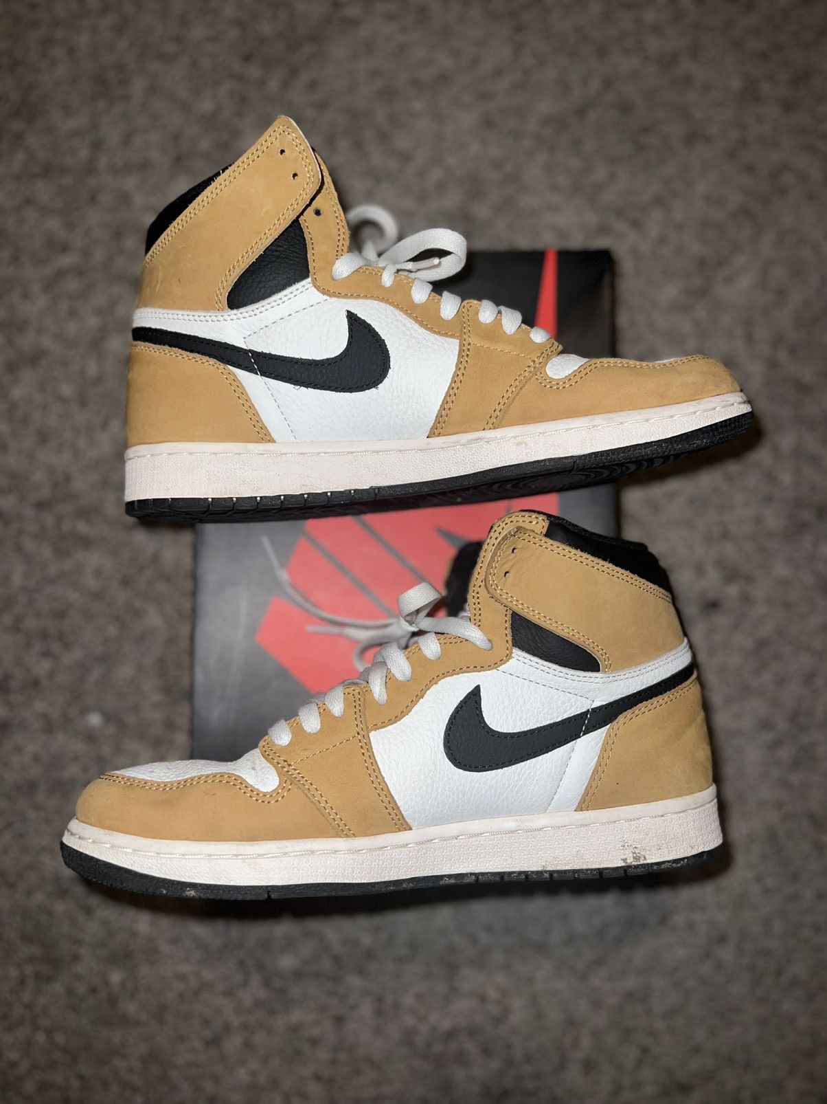 Nike Air Jordan 1 Retro Rookie of the Years Size US 9.5 / EU 42-43 - 2 Thumbnail