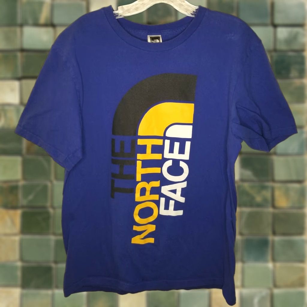 The North Face VINTAGE The North Face Shirt Mens Blue Short Sleeve Graphic L Adult Blue Graphic T-Shirt Mens 90s/Graphic (if not vintage? Wait) Size US L / EU 52-54 / 3 - 1 Thumbnail