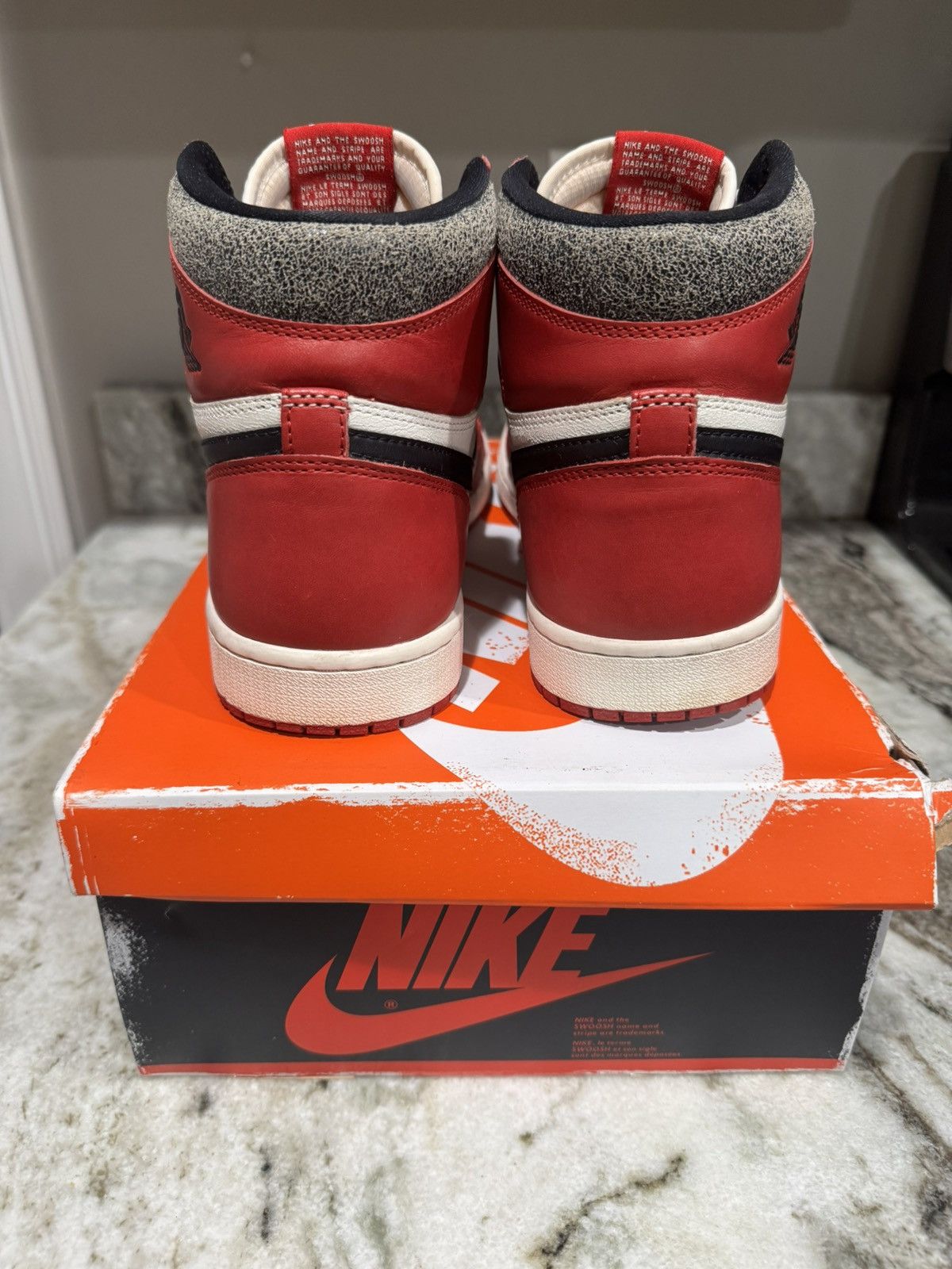 Jordan Brand Jordan 1 Retro High OG Chicago Lost & Found Size US 10.5 / EU 43-44 - 4 Thumbnail