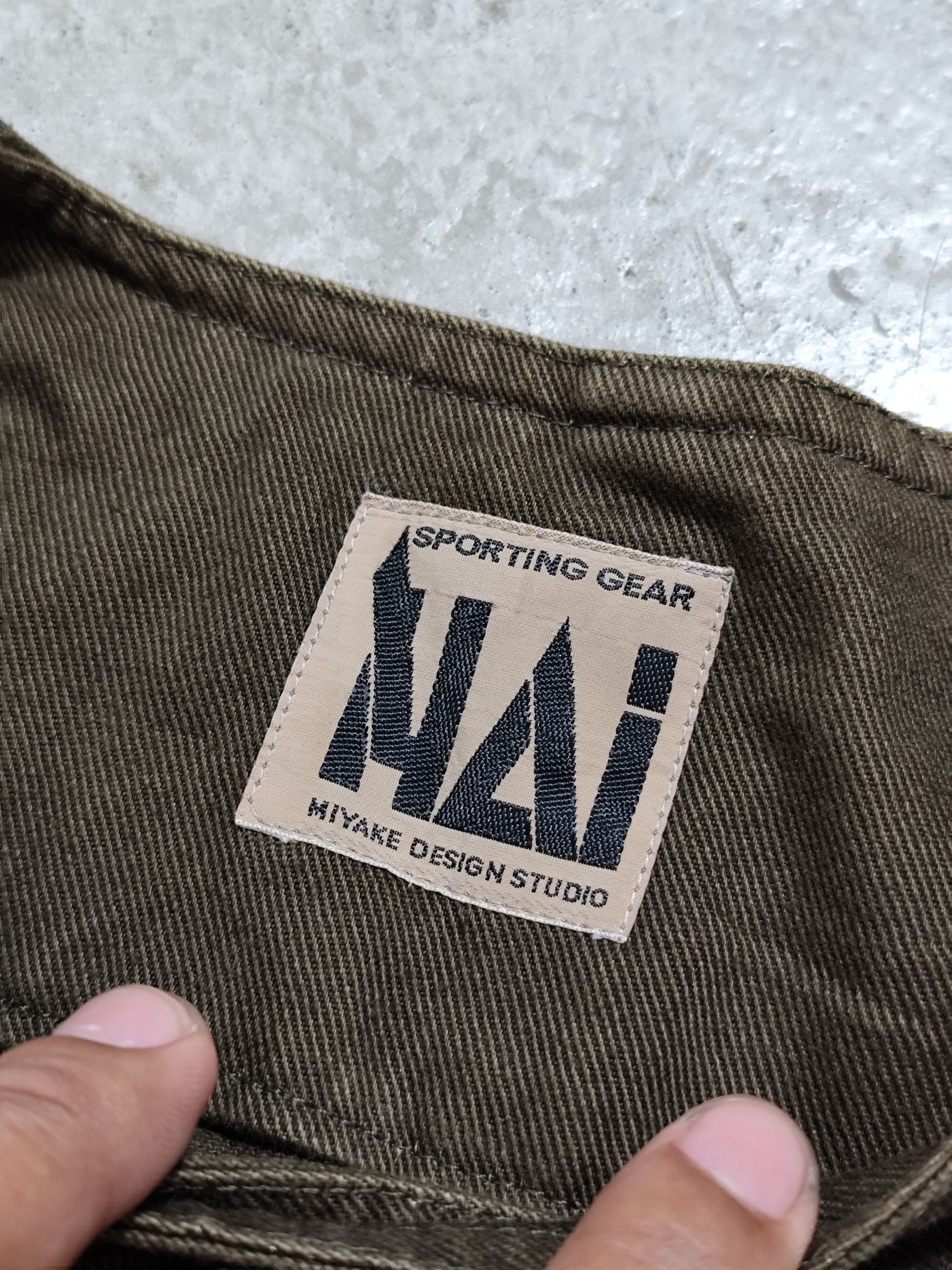 Hai Sporting Gear HAI SPORTING GEAR MIYAKE DESIGN STUDIO CROP DENIM JACKET Size US L / EU 52-54 / 3 - 2 Thumbnail
