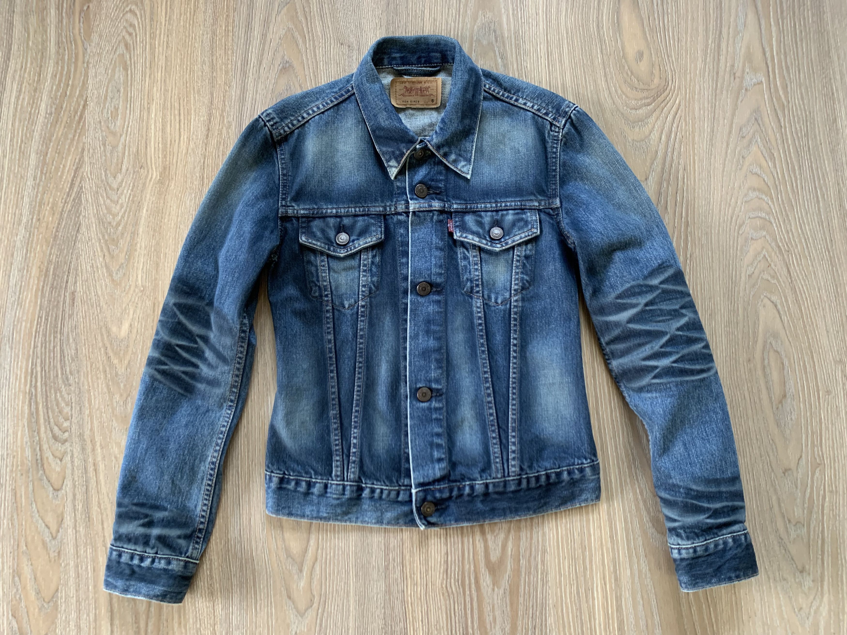 Levi's Vintage Clothing Vintage Levi’s Washed Denim Trucker Jacket Size S / US 4 / IT 40 - 2 Thumbnail