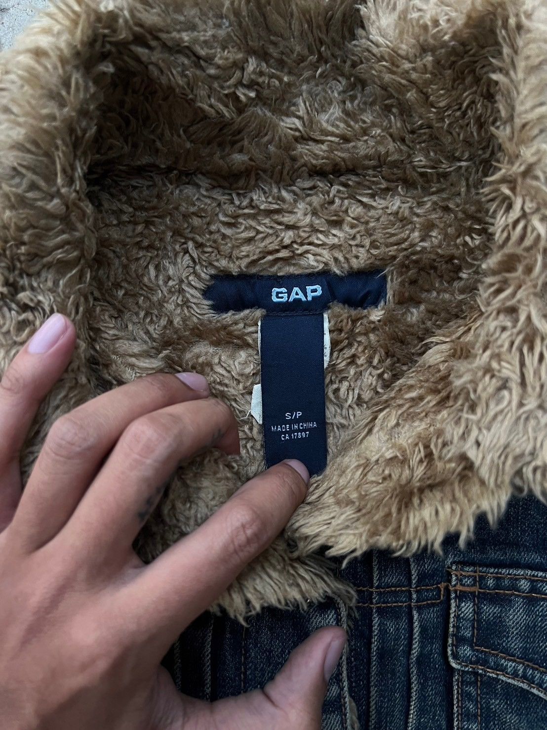 Vintage Vintage Gap Fur Two Pocket Denim Jacket Size US S / EU 44-46 / 1 - 5 Thumbnail