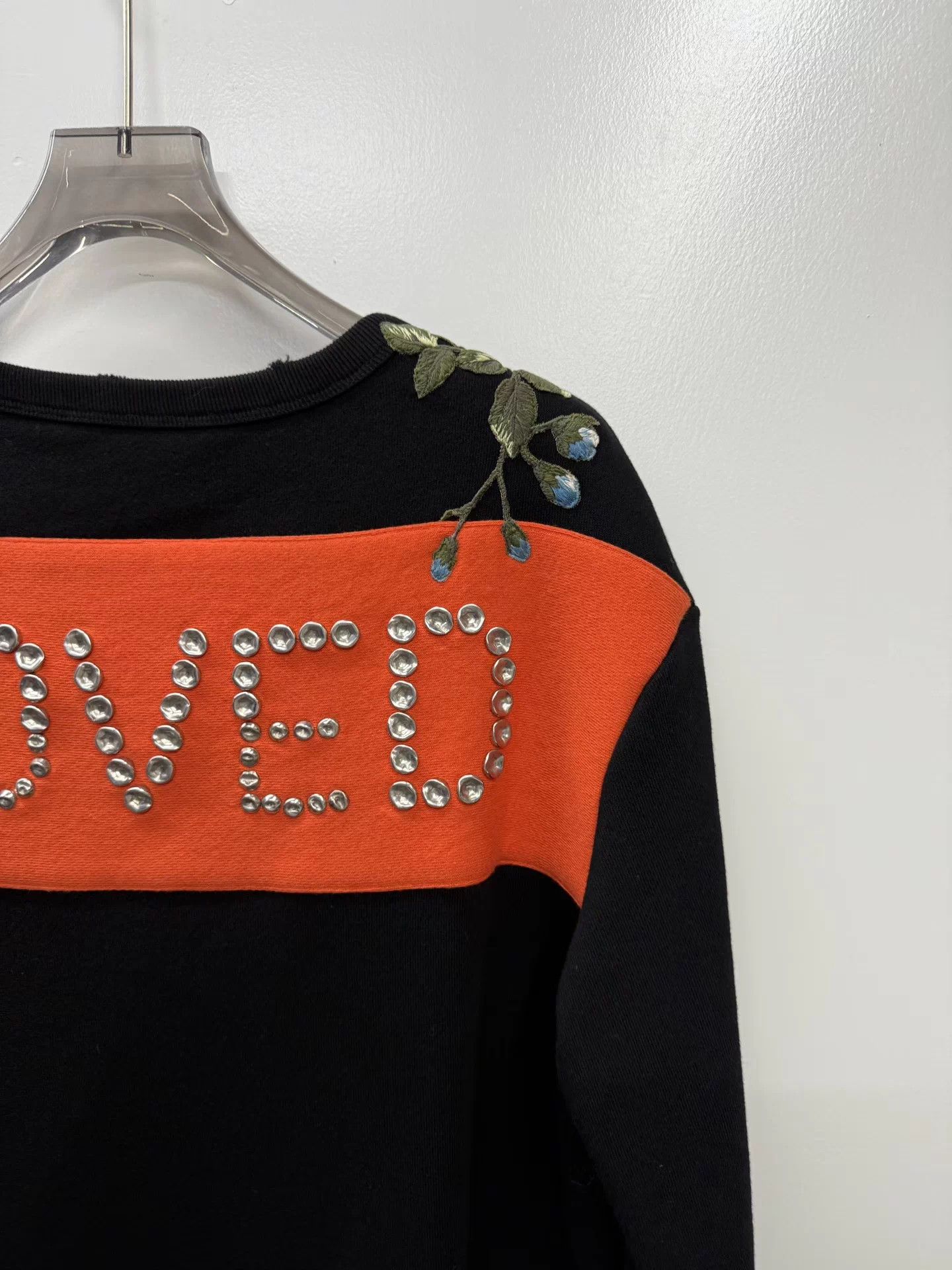 Gucci Gucci Rivets Embroidered Flower Distressed Sweatshirt Size S / US 4 / IT 40 - 5 Thumbnail