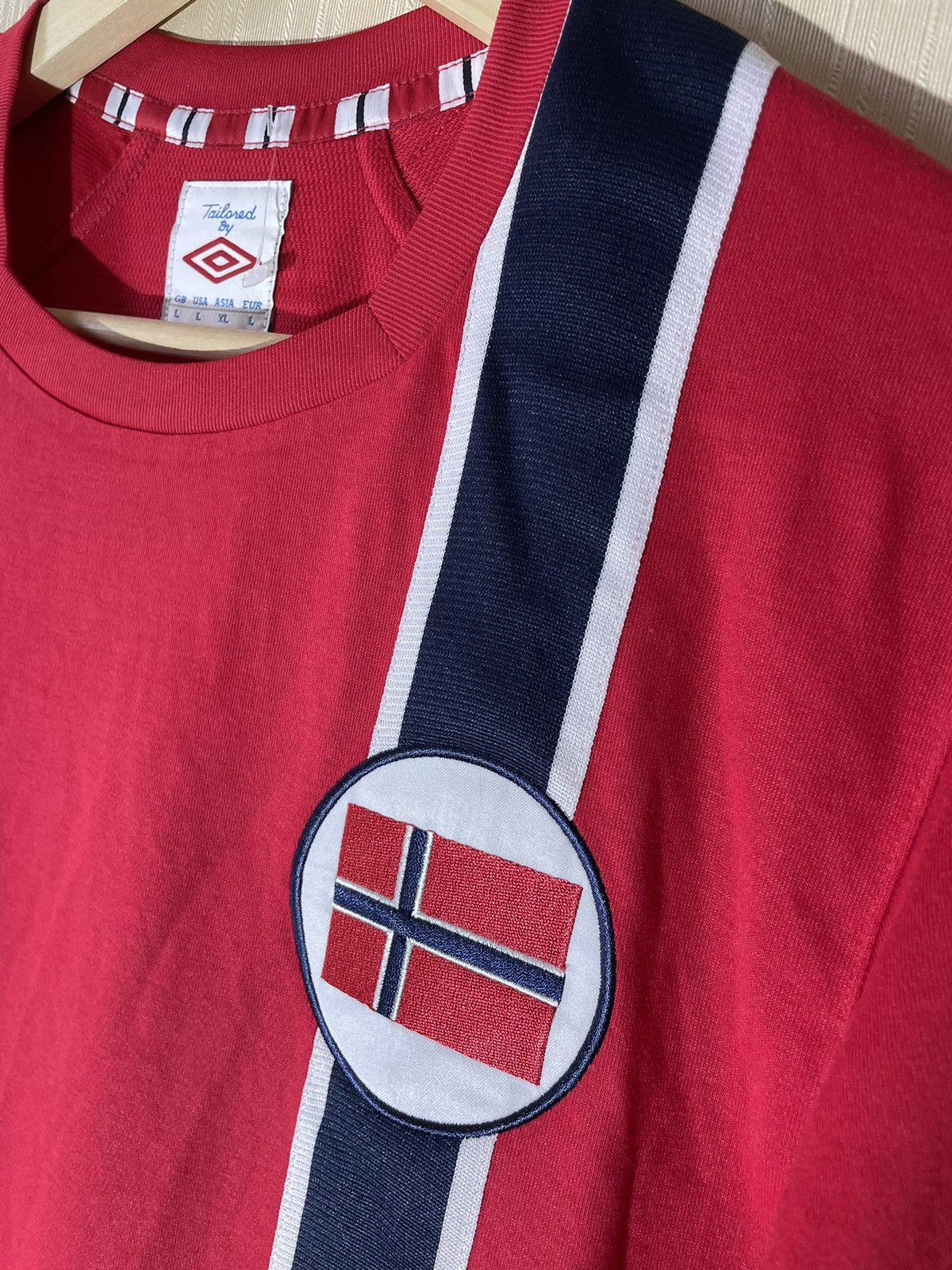 Vintage Umbro Norway 2012 soccer jersey Size US L / EU 52-54 / 3 - 4 Thumbnail