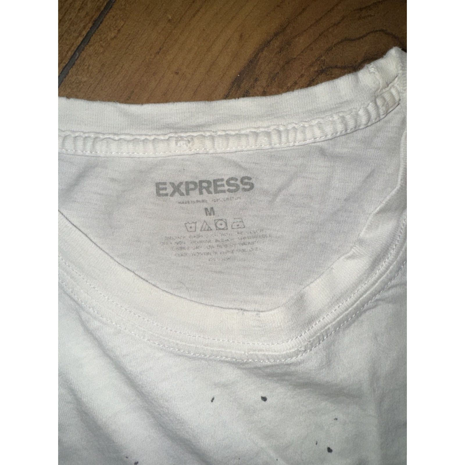Express VINTAGE Express Men’s T-Shirt Skull White Medium 19x24 Shirts Mens White Skull Crossbones 90s Size US M / EU 48-50 / 2 - 3 Thumbnail