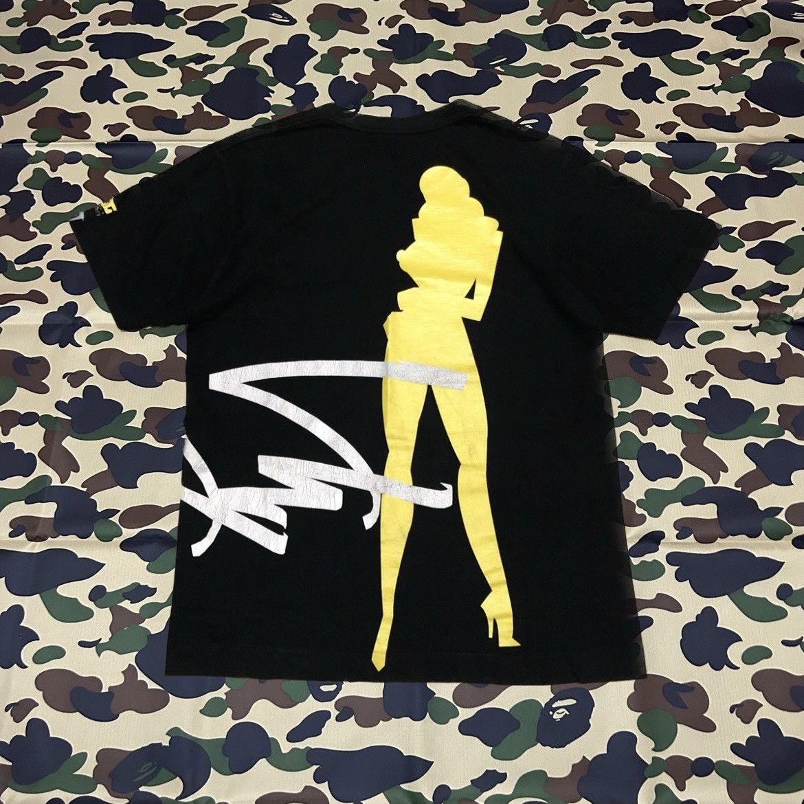 Bape × Futura 2003 Bape x Futura Bape Gallery Limited Tee Size US M / EU 48-50 / 2 - 1 Thumbnail
