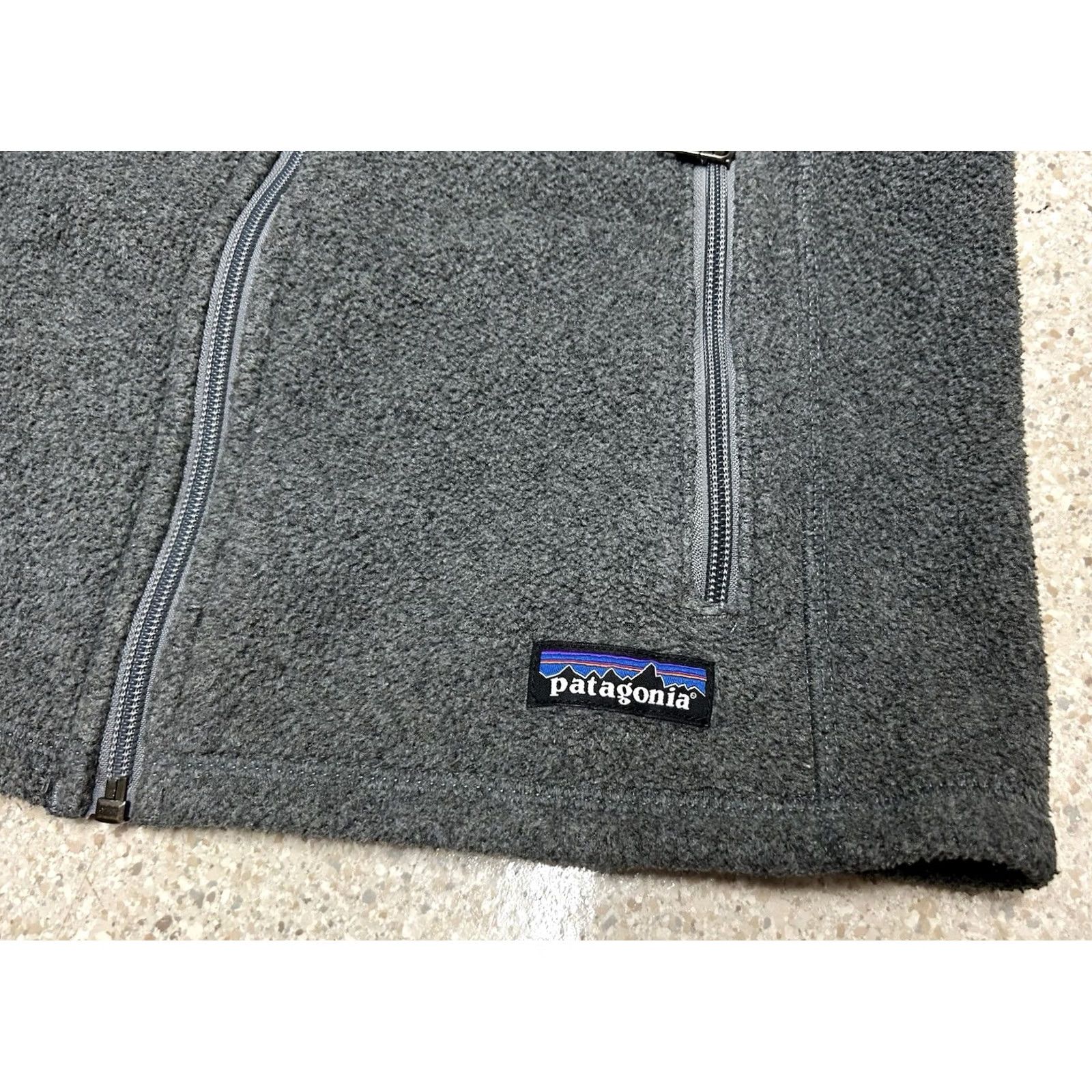 Patagonia VINTAGE Patagonia Vest Womens M Gray Fleece Full Zip Logo Synchilla Size M / US 6-8 / IT 42-44 - 3 Thumbnail
